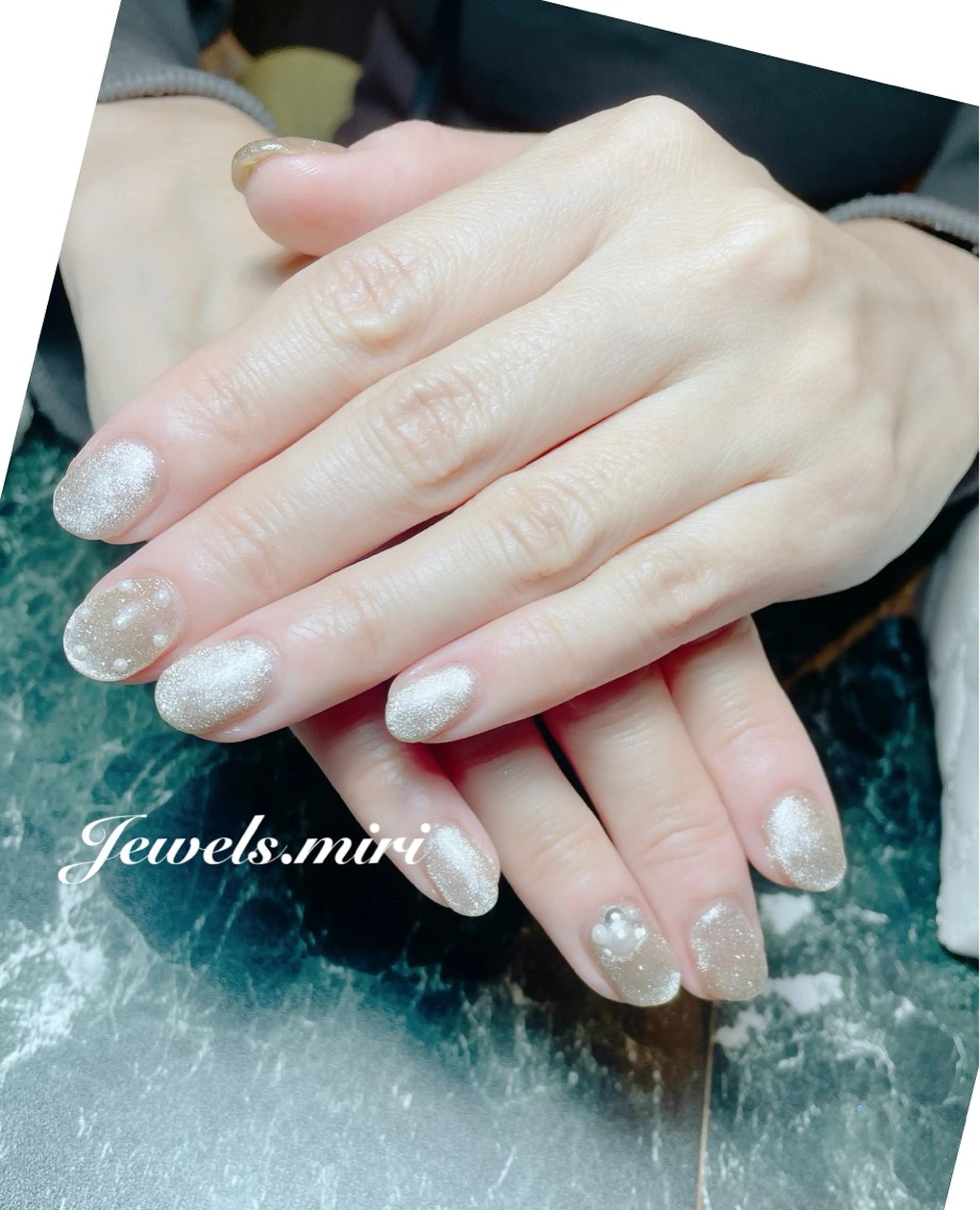 ネイル ブラウン ゴールド キラキラネイル マグネットネイル ワンカラーネイル ネイルサロン Jewels Mのネイルデザイン