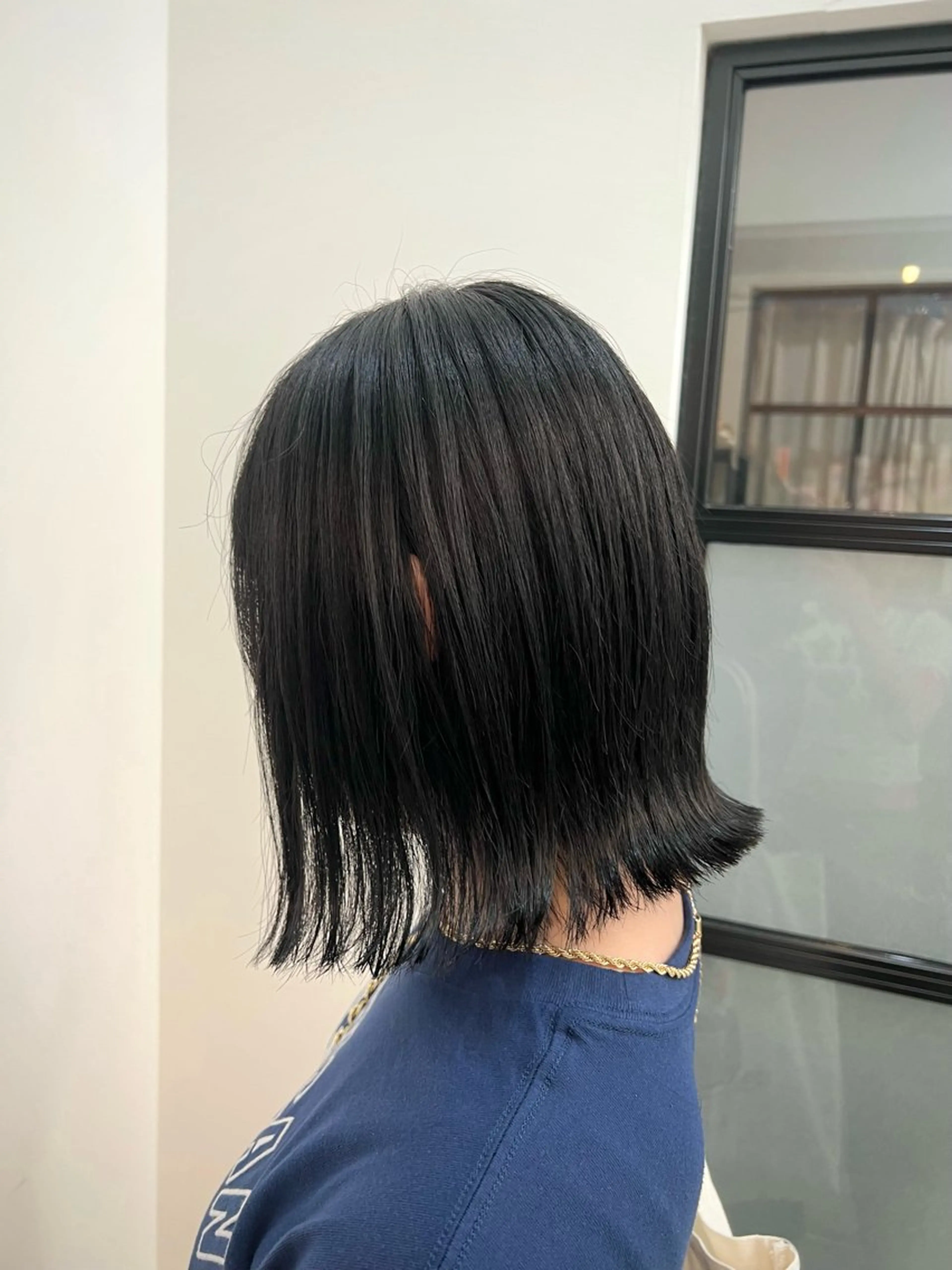 ミディアム カラー 切りっぱなしボブ 黒髪 ボブ カット ヘアカラー トリートメント Ami ブリーチ/ハイトーンのヘアスタイル