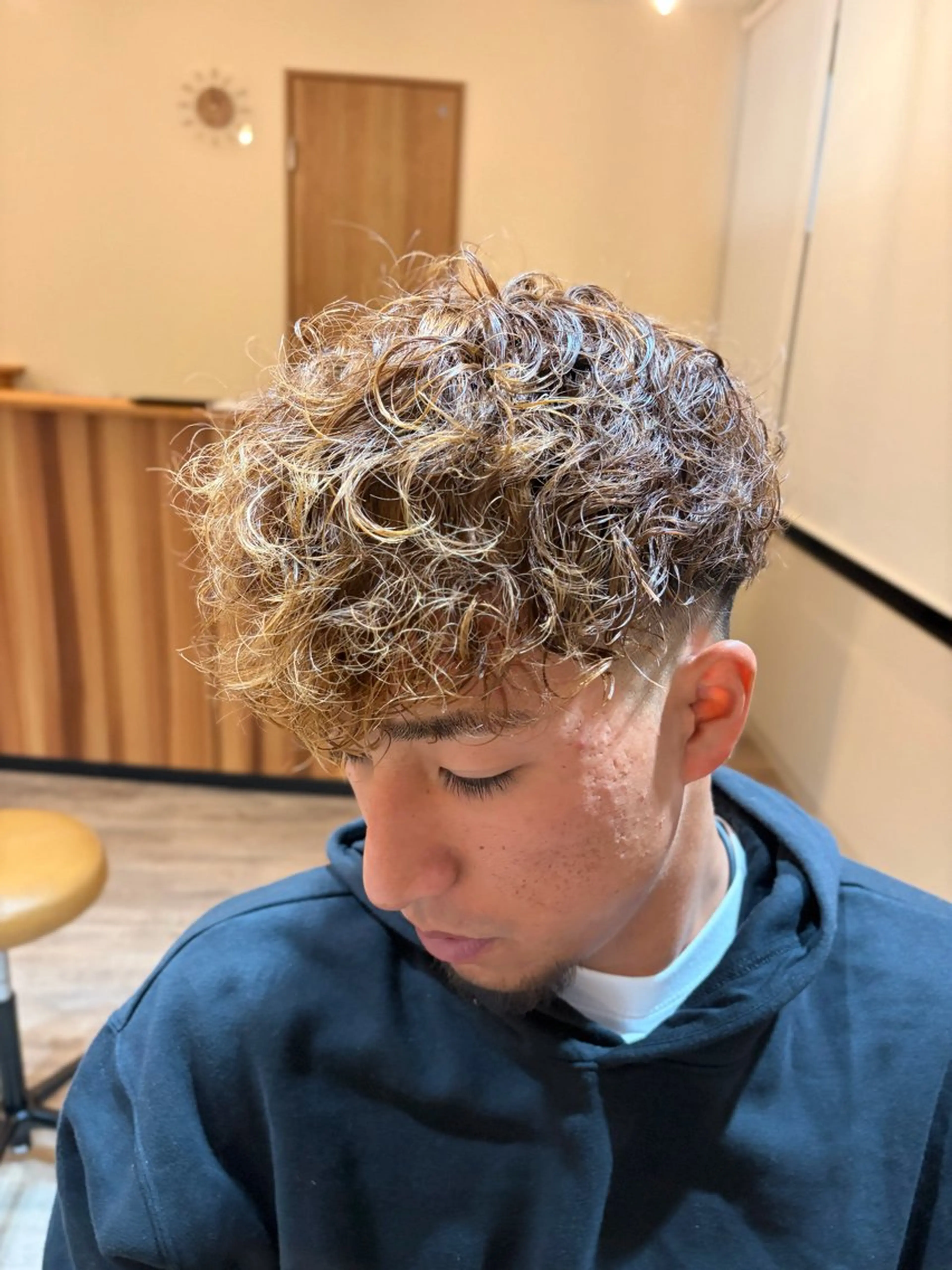 ショート カラー メンズ スペインカール 外国人風カラー 黒原 将貴のヘアスタイル