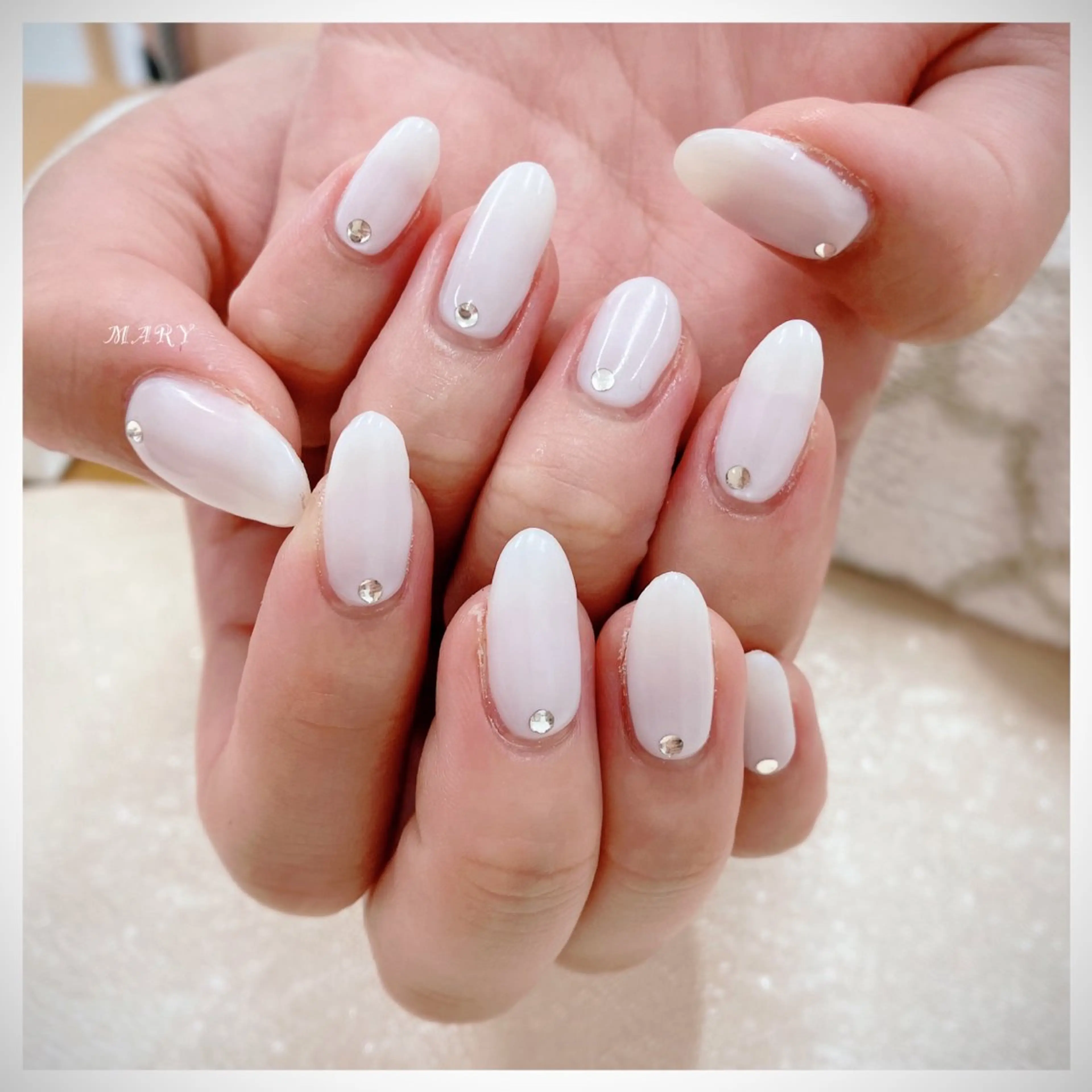 ネイル ニュアンスネイル ワンカラーネイル シンプルネイル ホワイト ハンドネイル Mary nail .narumiのネイルデザイン