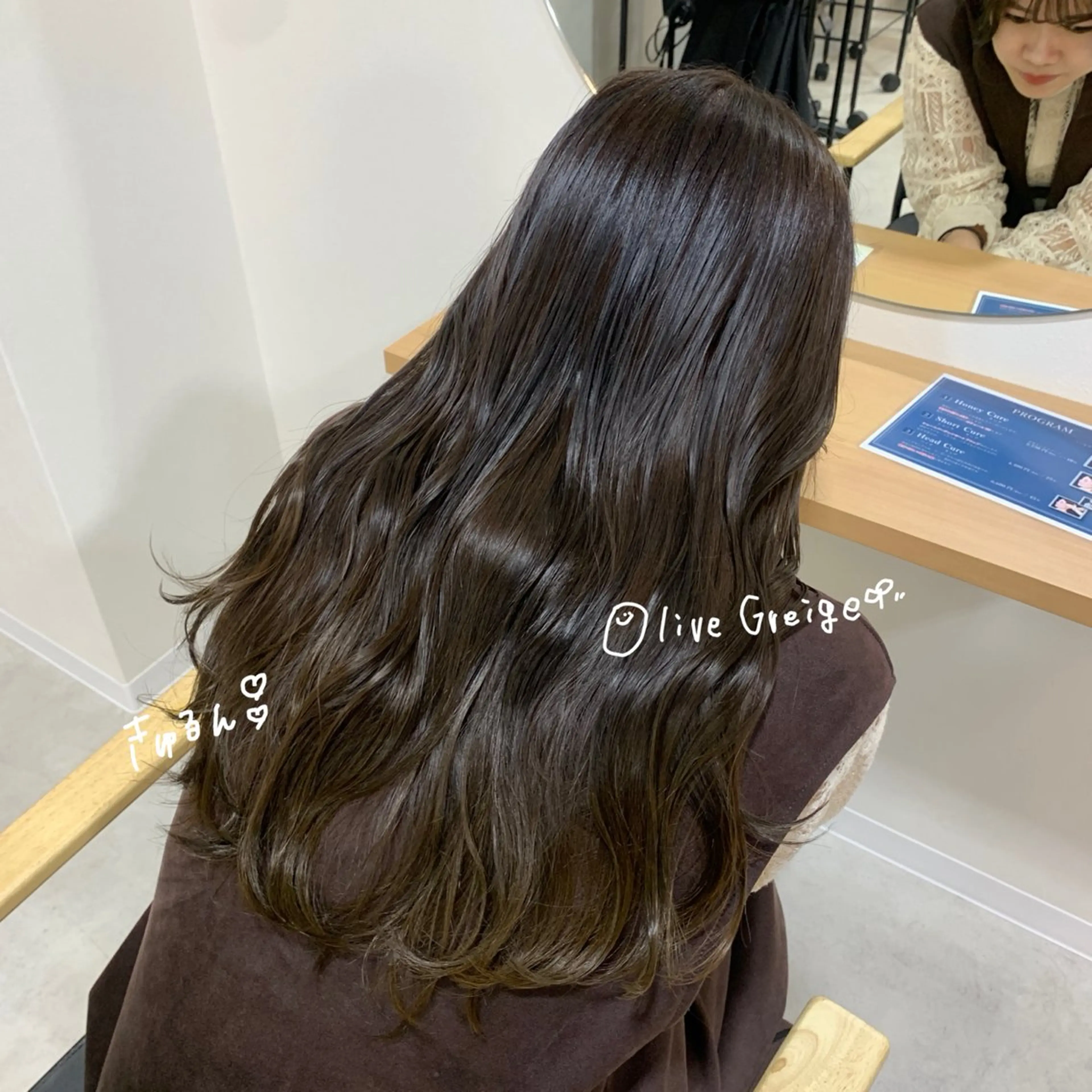 ロング カラー グレージュ オリーブグレージュ オリーブグレー カット ヘアカラー トリートメント regalo Acari🍎のヘアスタイル