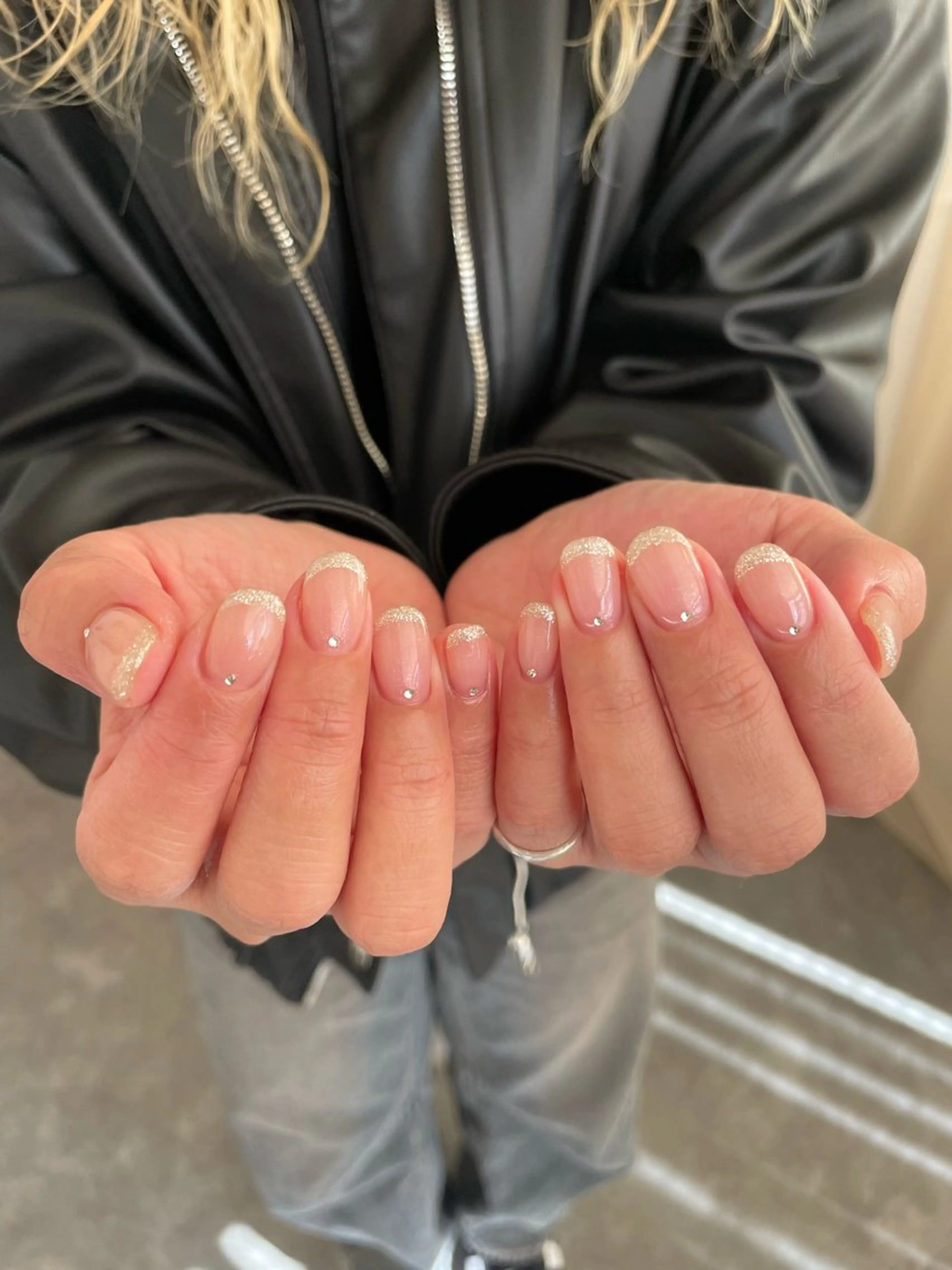 ネイル キラキラネイル ストーンネイル ハンドネイル roof nailのネイルデザイン