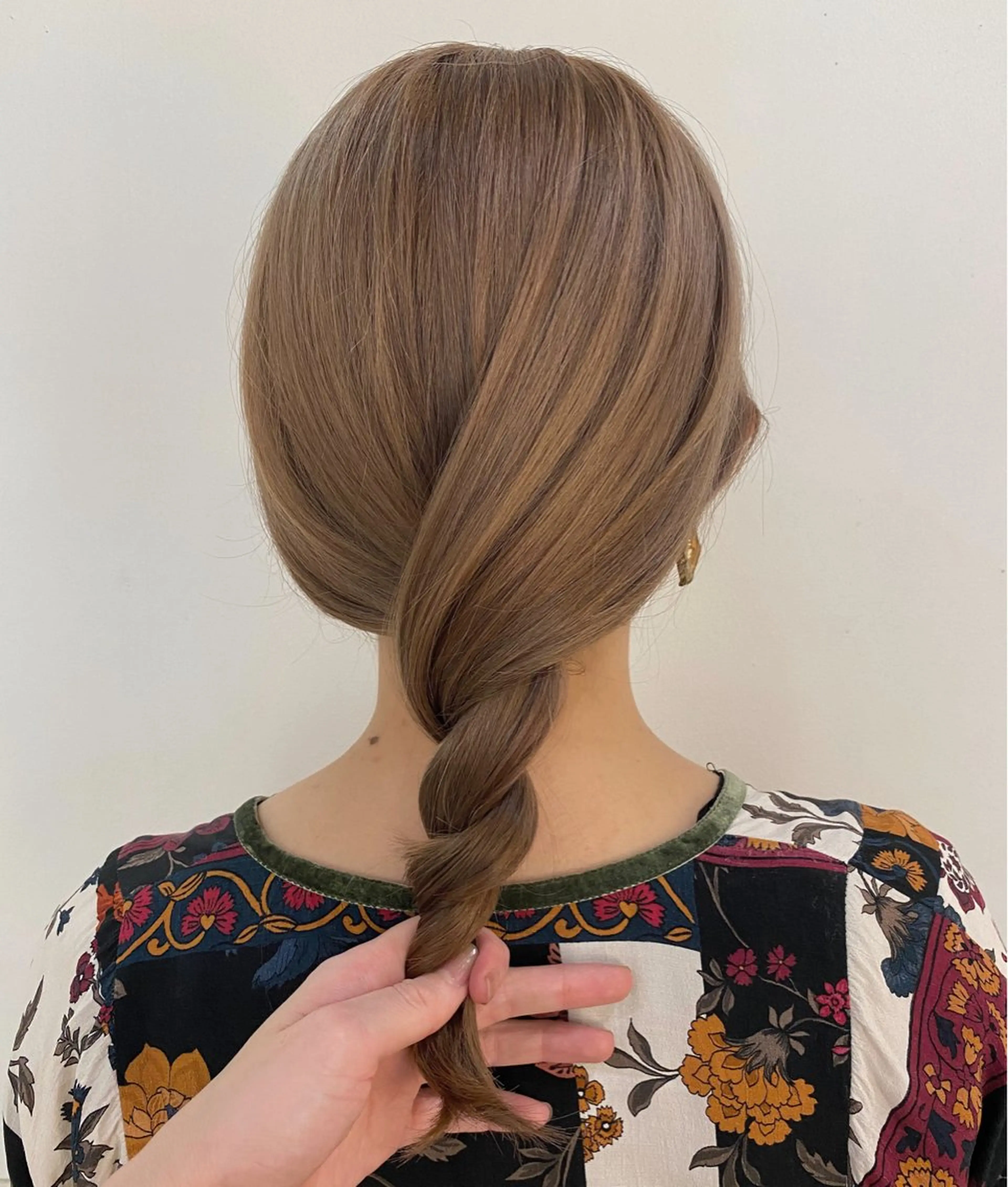 セミロング カラー ベージュカラー ブリーチ 🪿ｍａｉｋｏ🌿 プライベートサロンのヘアスタイル