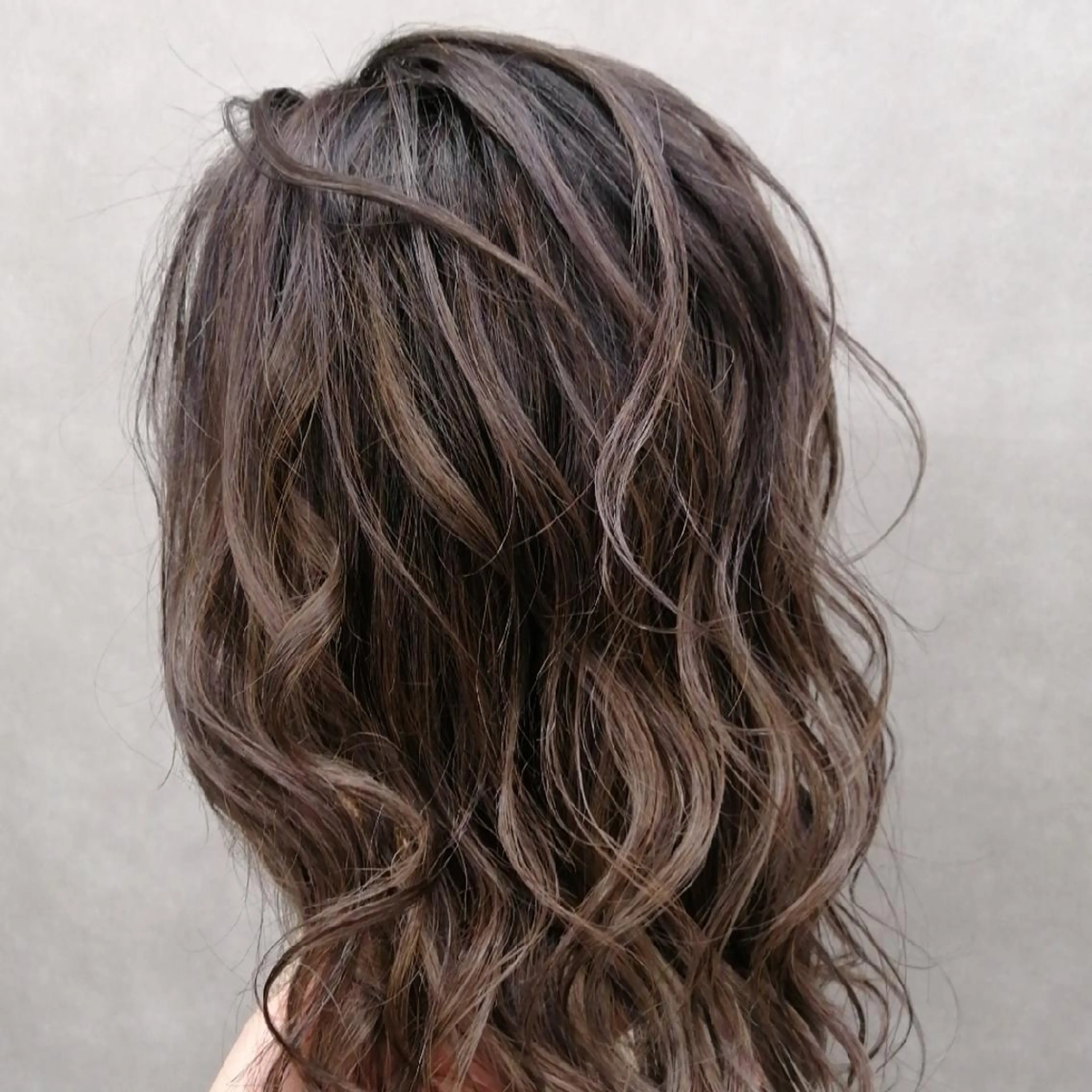 ミディアム カラー バレイヤージュ ベージュカラー ラベンダーカラー ラベンダーベージュ レイヤーカット hase _のヘアスタイル