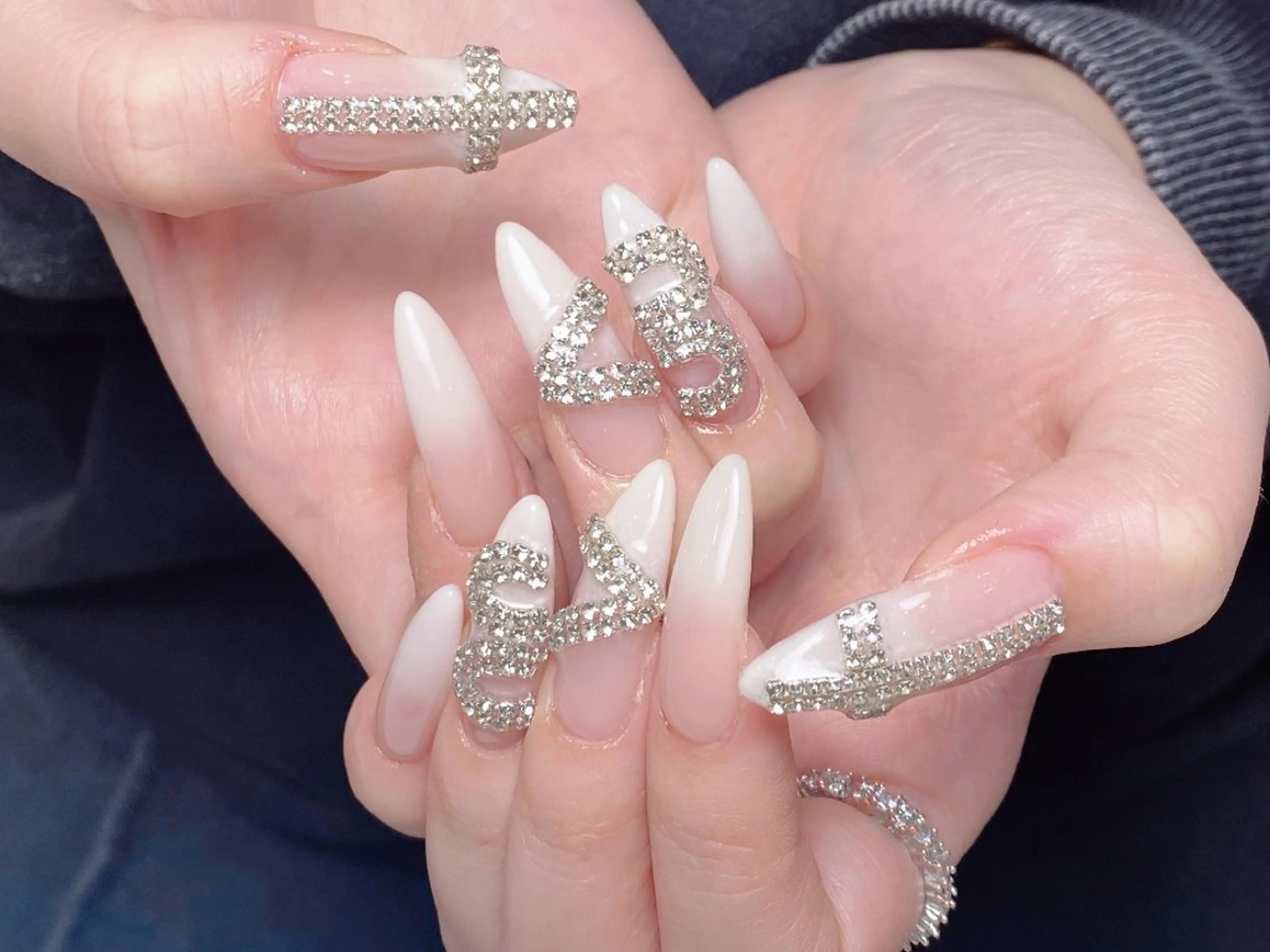 ネイル チークネイル フレンチネイル ジェルネイル ガーリー キラキラネイル ハンドネイル UM Nail Salonのネイルデザイン