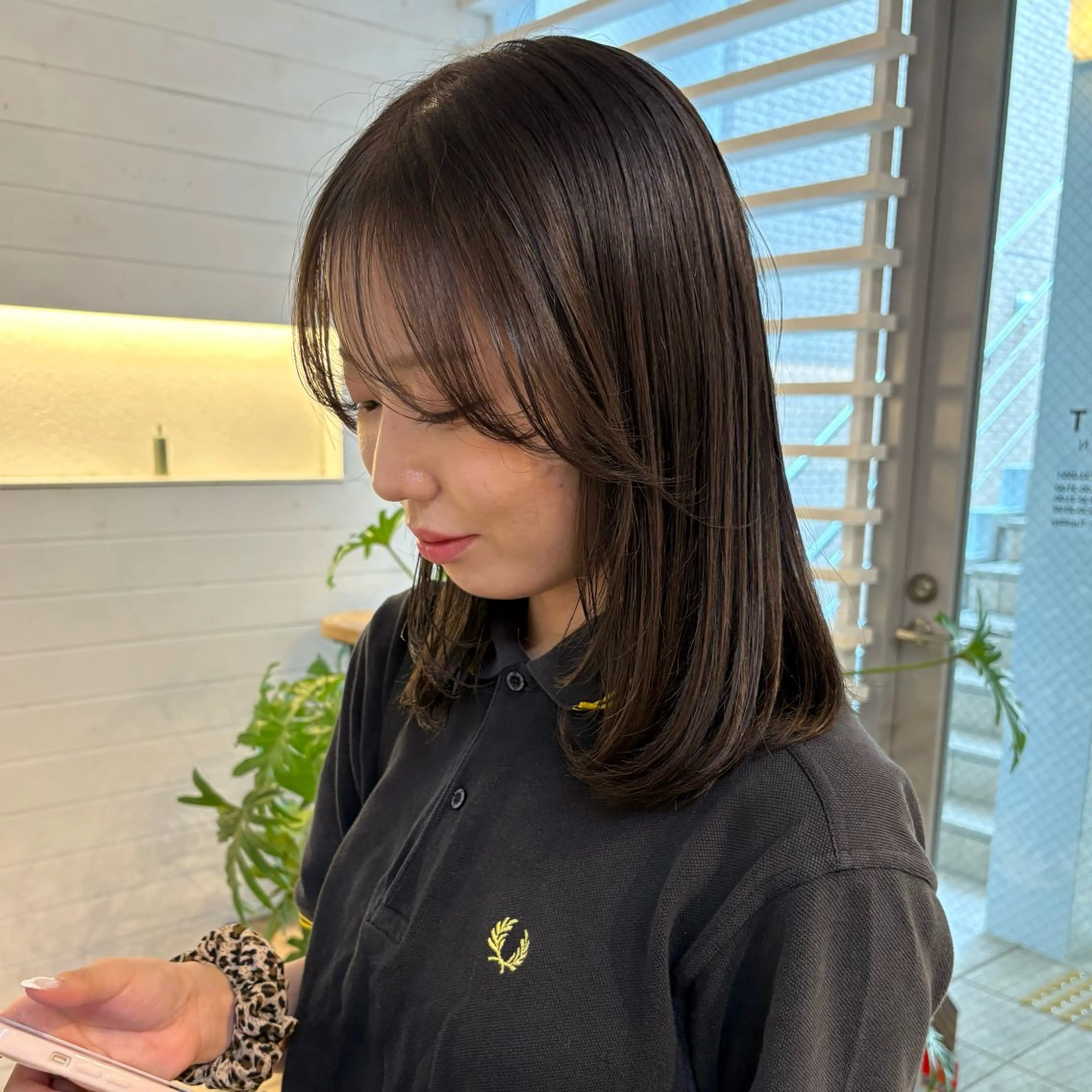 ミディアム カラー ヘアカラー mina / 透明感ベージュカラーのヘアスタイル