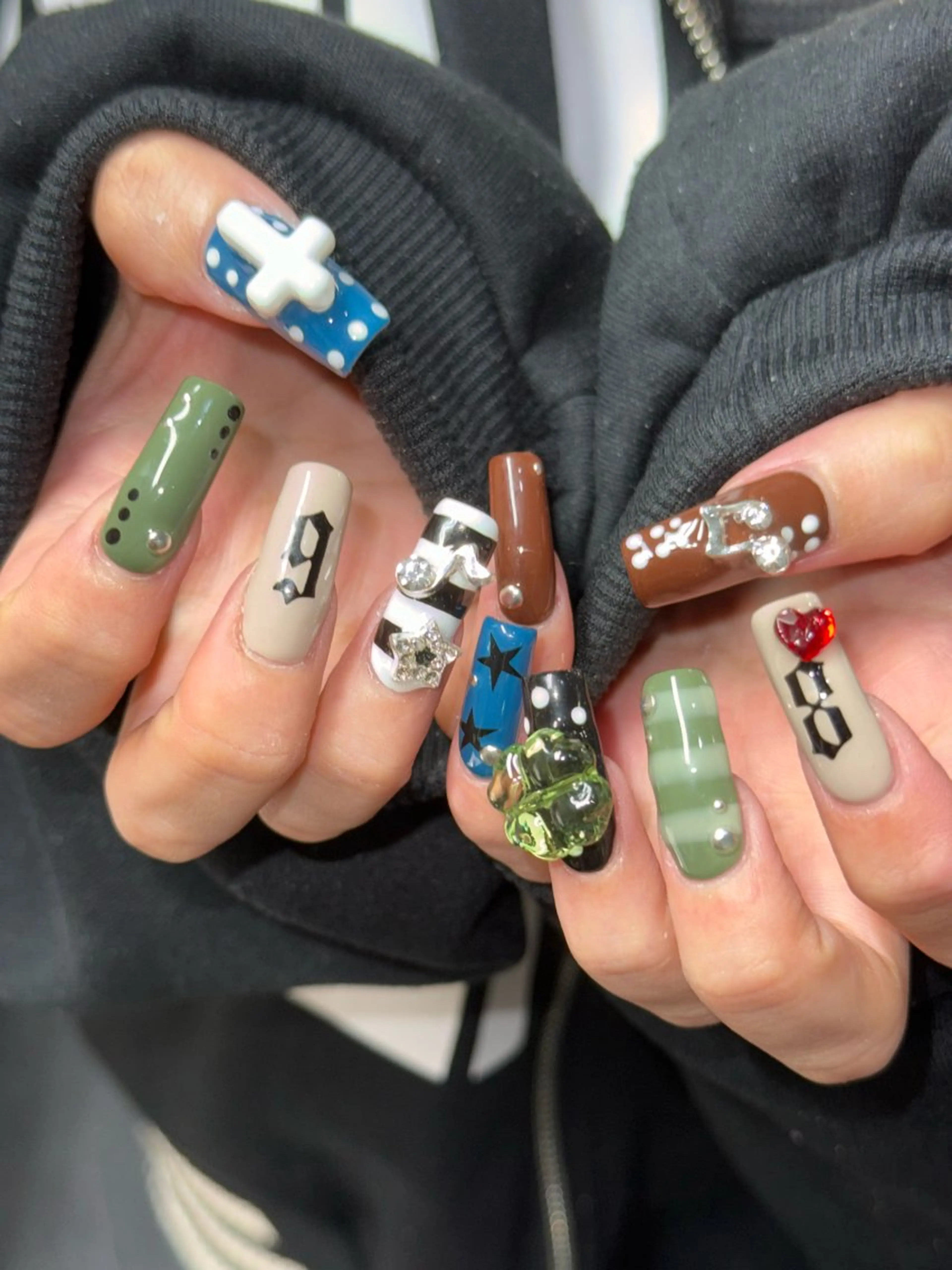 ネイル hazuki ☽ 4月予約受付中✨のネイルデザイン