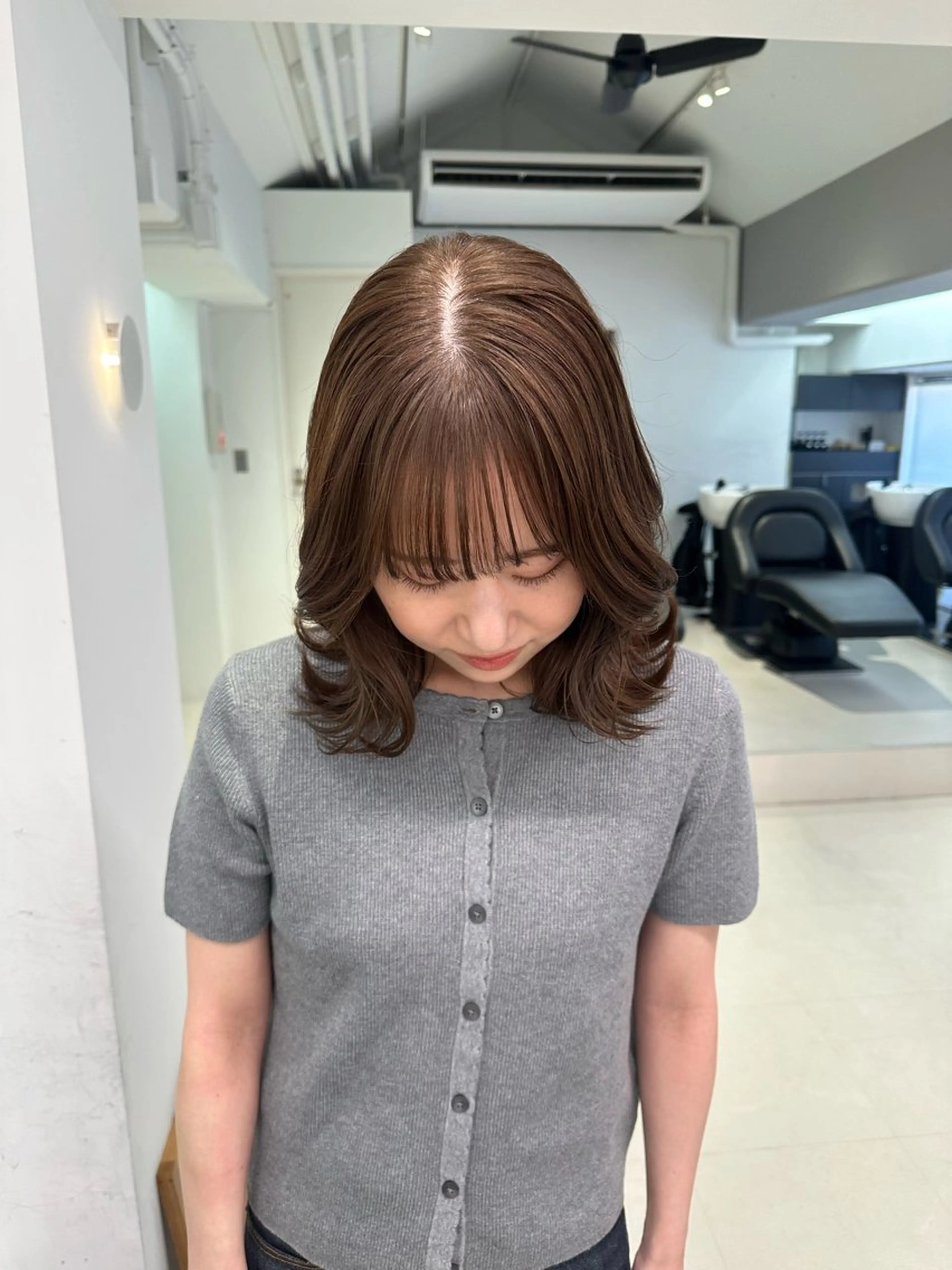 ミディアム カラー ベージュカラー ブリーチ ハイトーンカラー ブリーチなしカラー オリーブベージュ ヘアカラー トリートメント REINA☁️透明感 カラー/ぷつっと♡のヘアスタイル