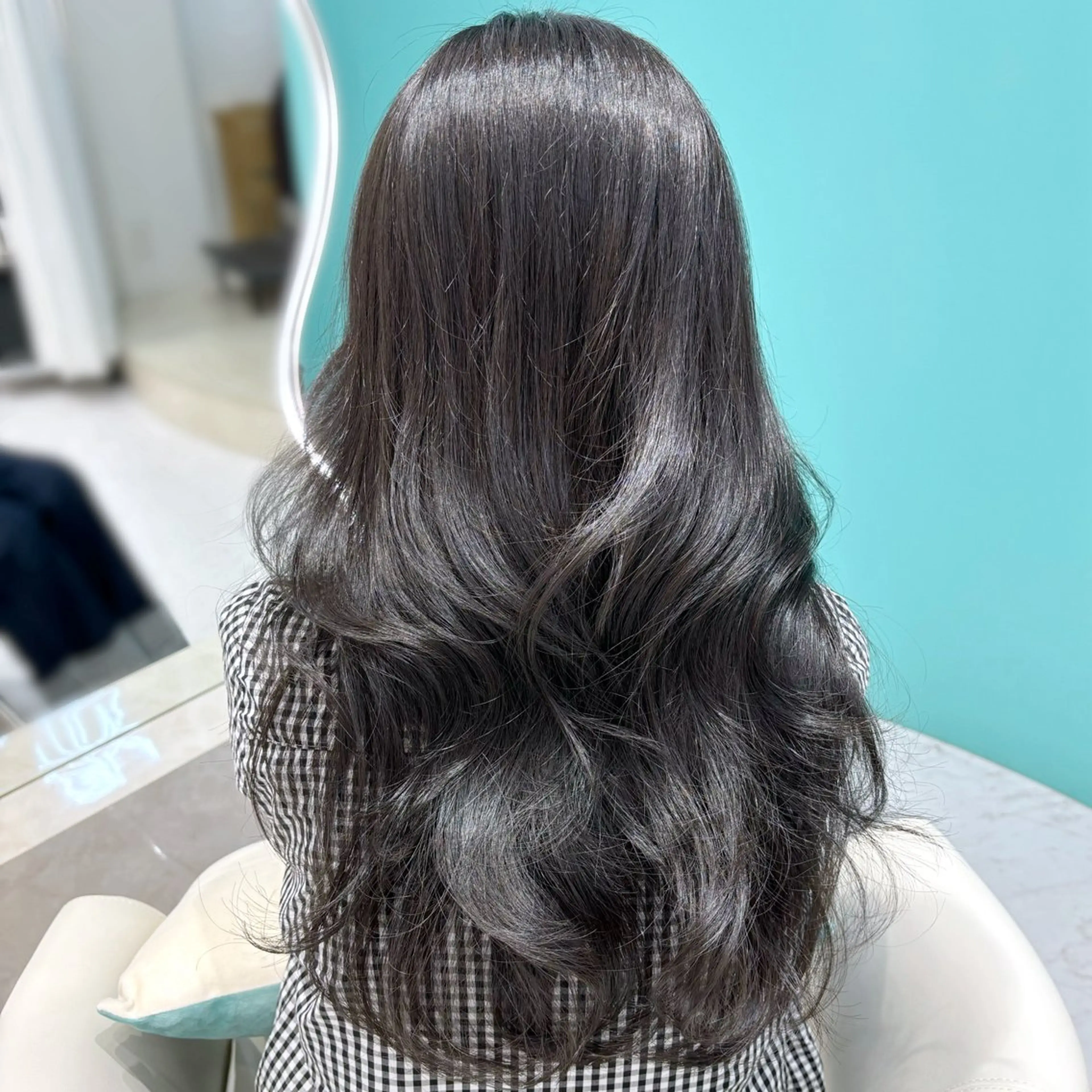 ロング カラー 黒髪 透明感カラー グレーブラック 韓国風ヘア 後藤 瑠菜のヘアスタイル