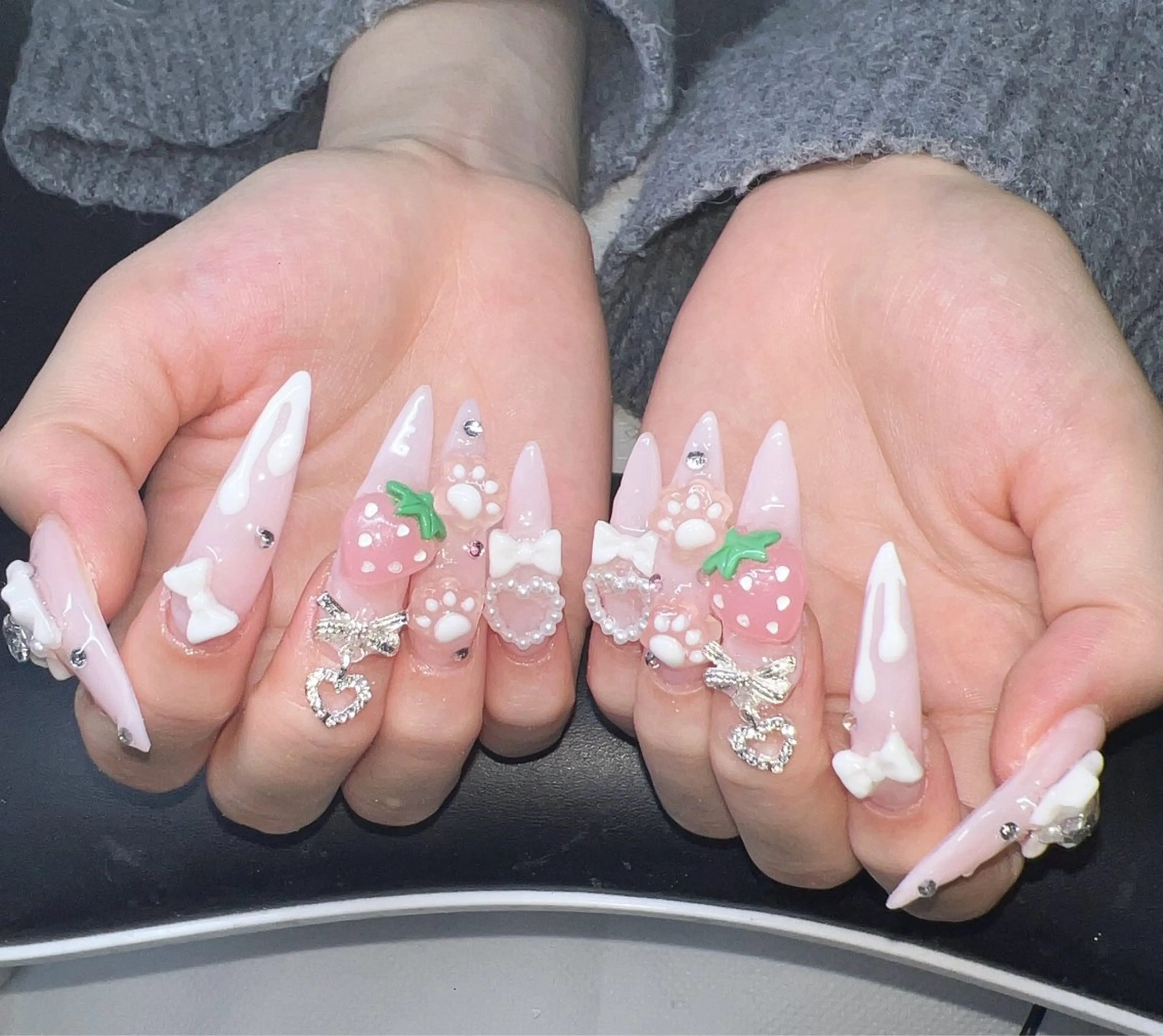 ネイル オーロラネイル チークネイル 長さ出し フットネイル フレンチネイル Lee Nailsのネイルデザイン