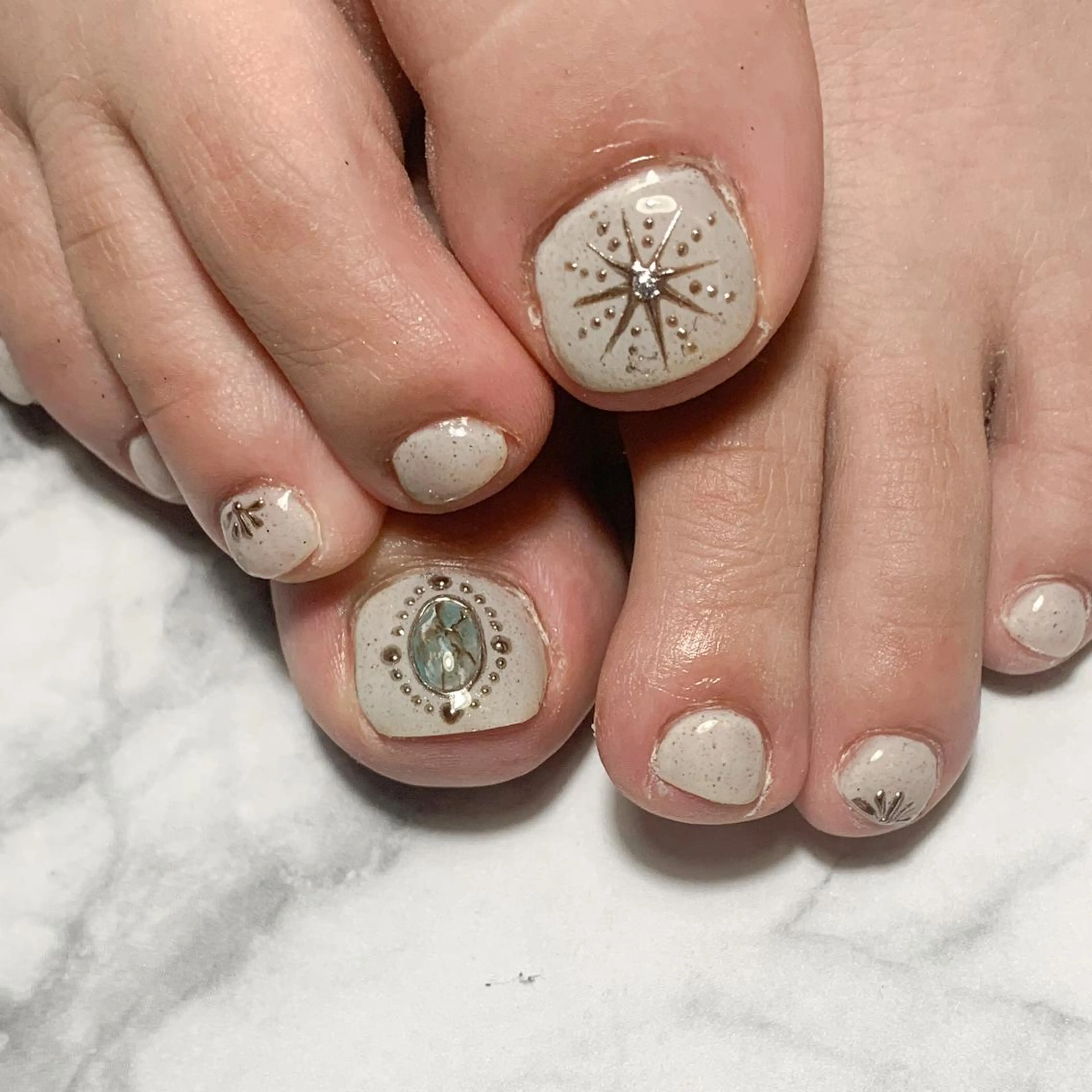 ネイル フットネイル FIORITURA aiのネイルデザイン