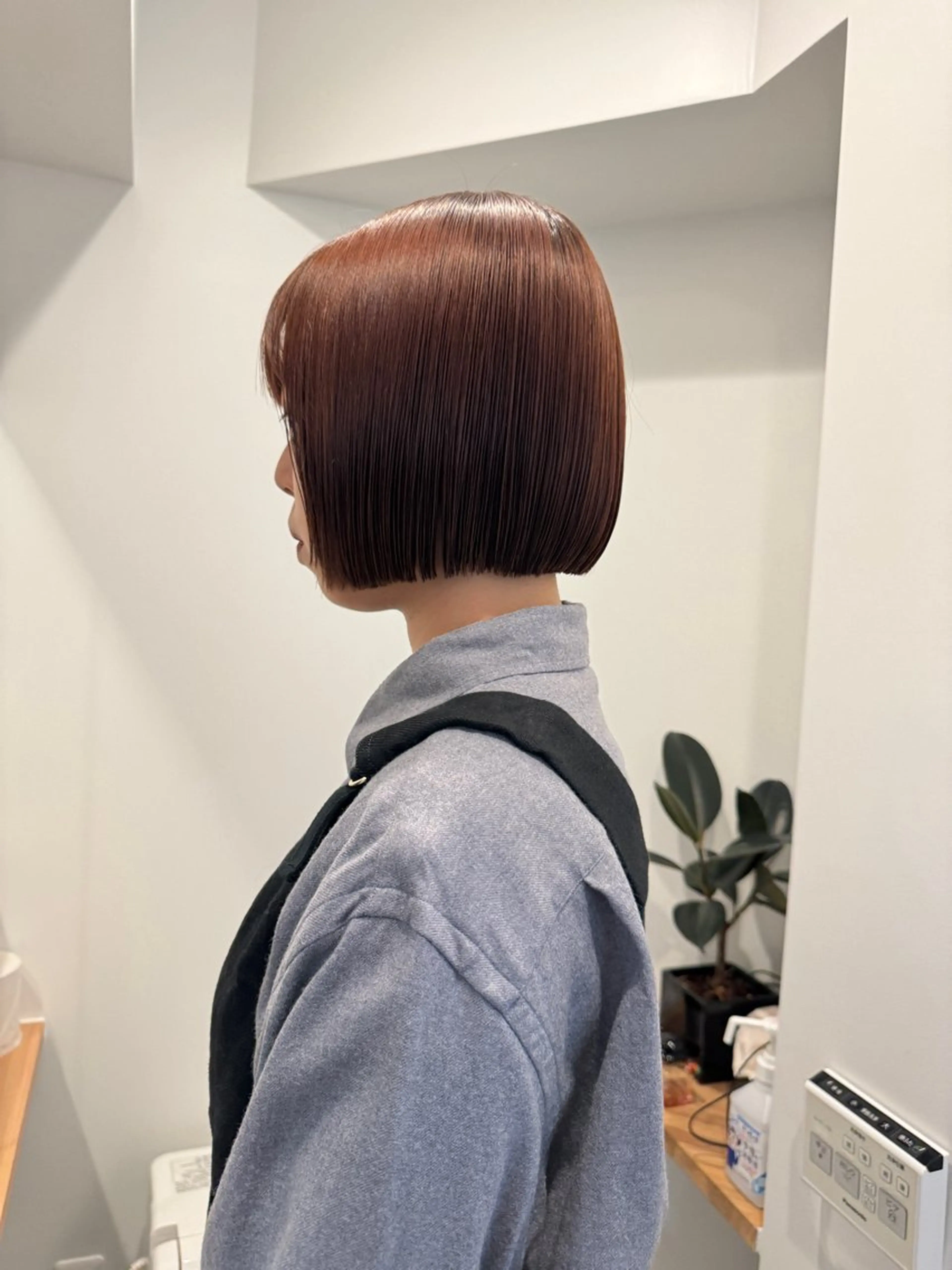 ミディアム 切りっぱなしボブ レイヤー/縮毛矯正のヘアスタイル