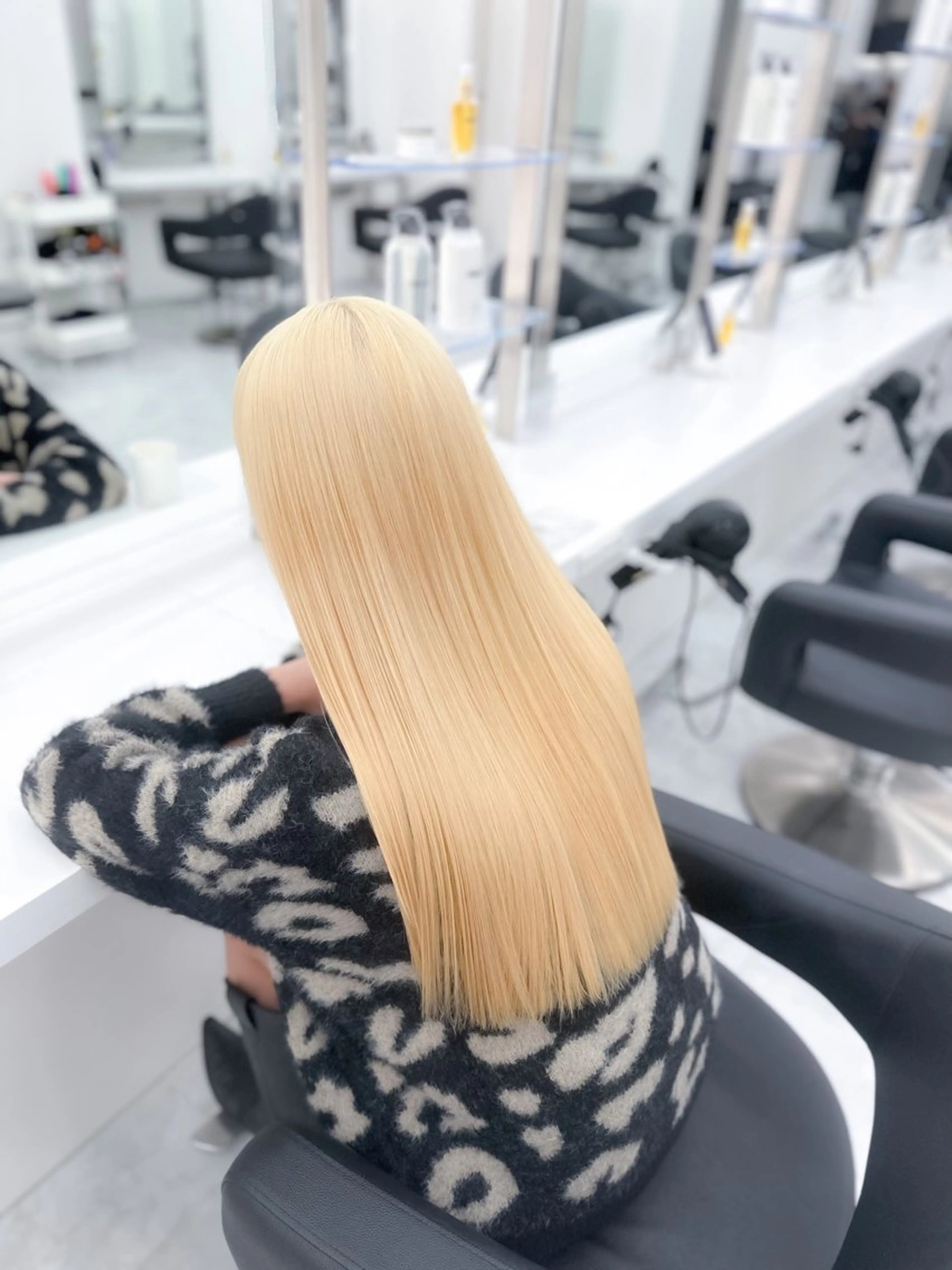 セミロング カラー ウルフ&レイヤー特化 まとまる美髪矯正のヘアスタイル