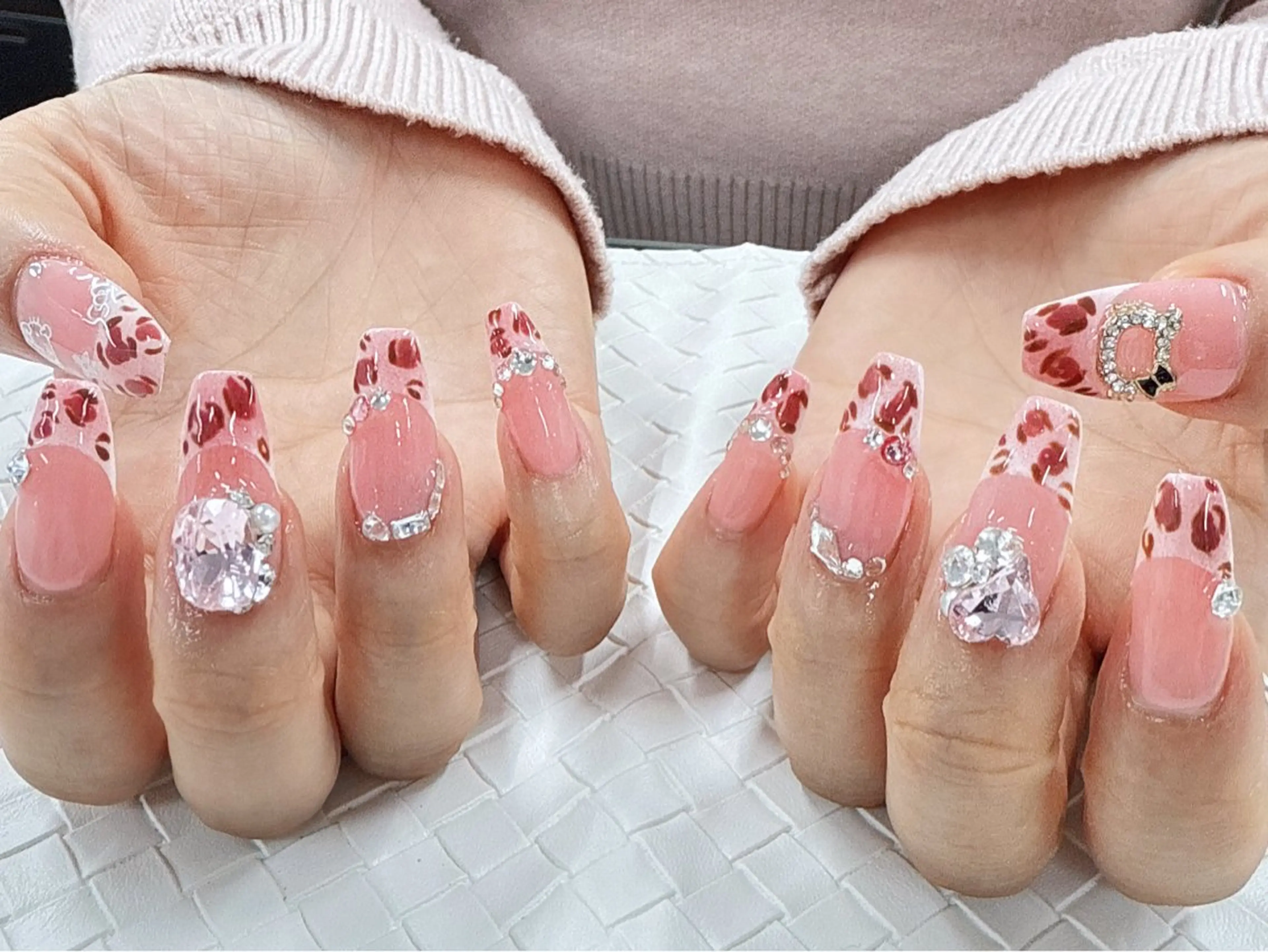 ネイル 長さ出し フットネイル フレンチネイル ジェルネイル ガーリー ハンドネイル NYネイルサロン 千葉中央店のネイルデザイン