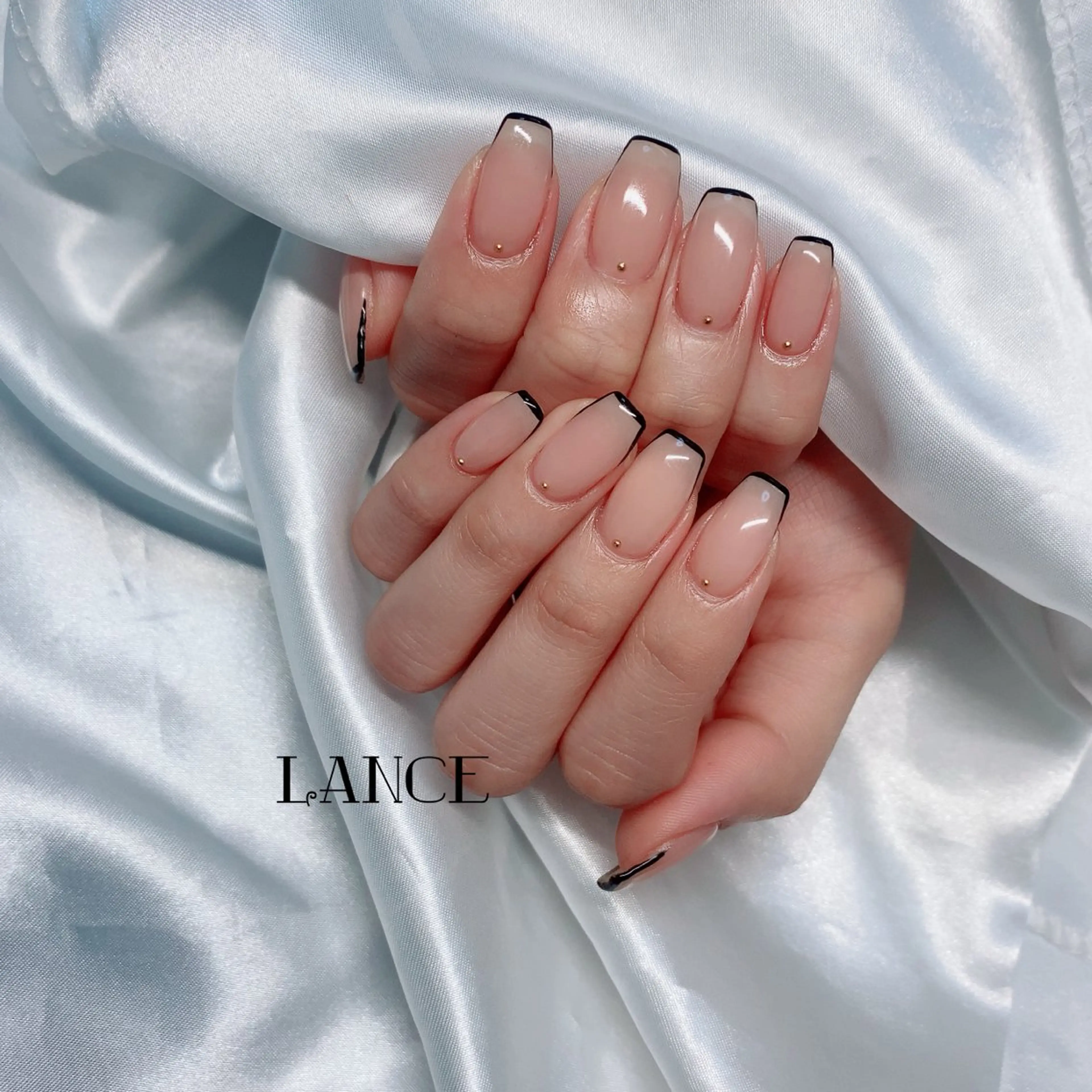 ネイル オーロラネイル フレンチネイル グラデーション キラキラネイル 韓国ネイル ハンドネイル Lance nailのネイルデザイン