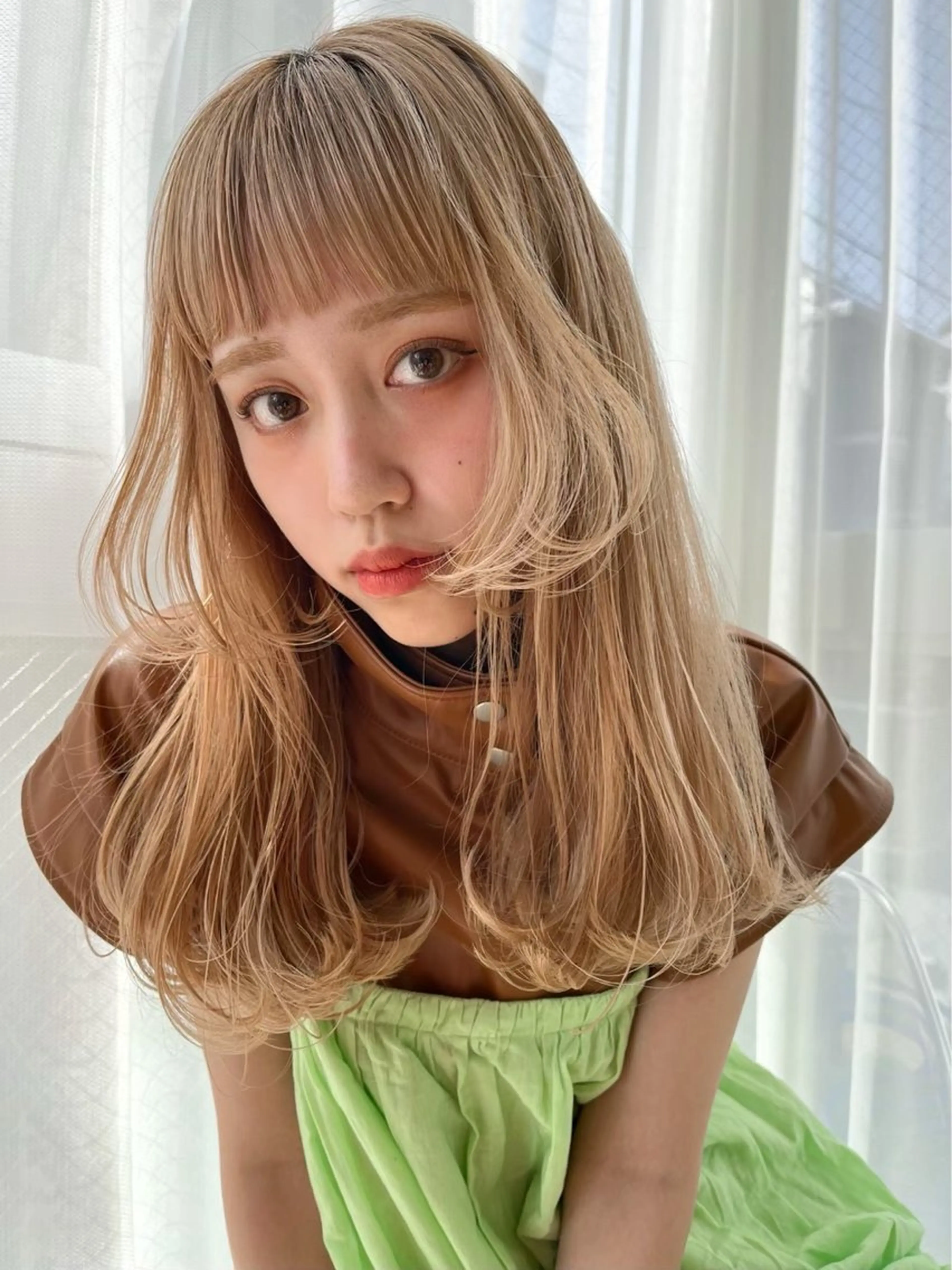 ロング カラー ベージュカラー ハイトーンカラー ハイトーンベージュ ness 一花のヘアスタイル