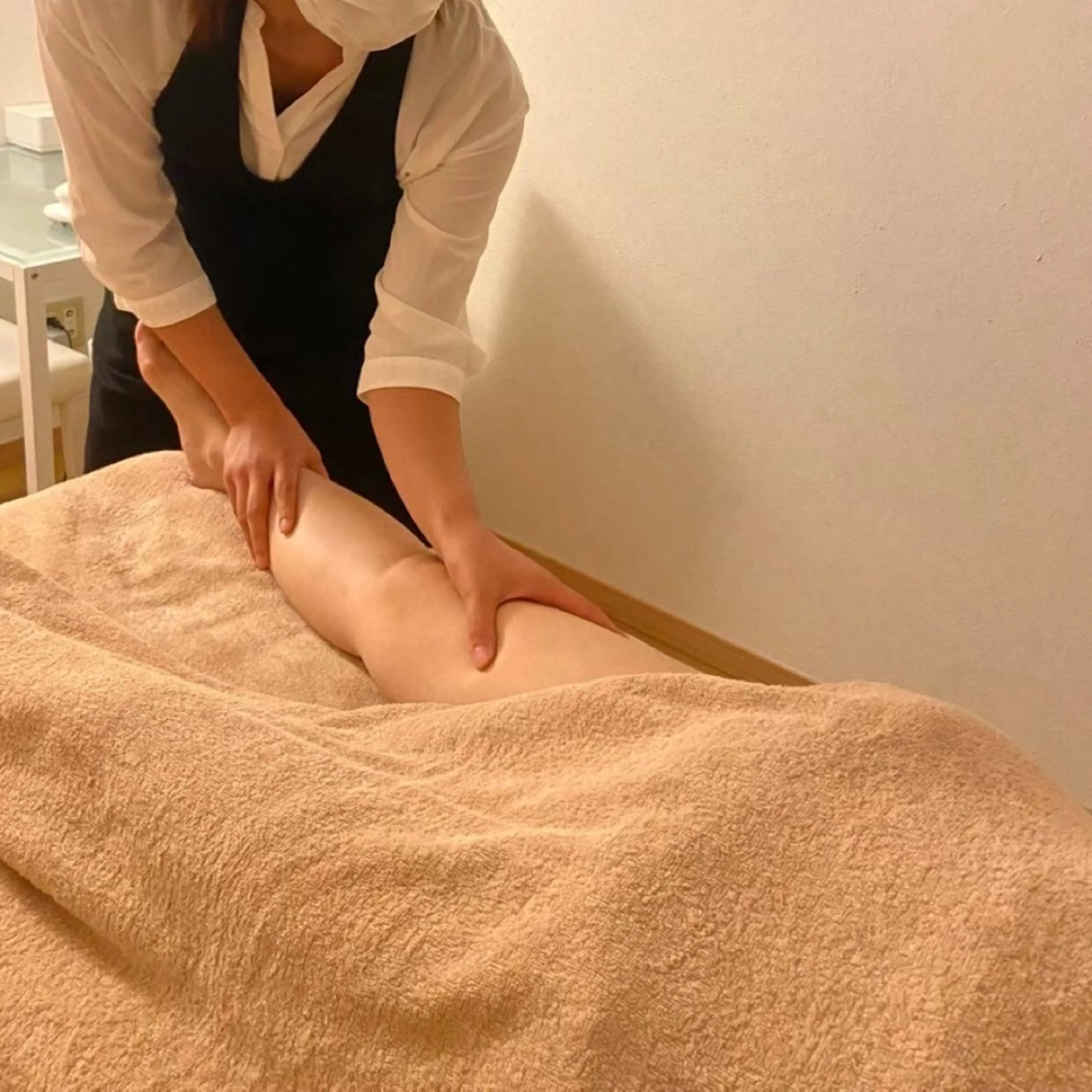 【◉130分全身デトックスケア◉】背中、前脚、後脚、お腹をオイルマッサージと最新美容機器を用い、老廃物を流します!の写真