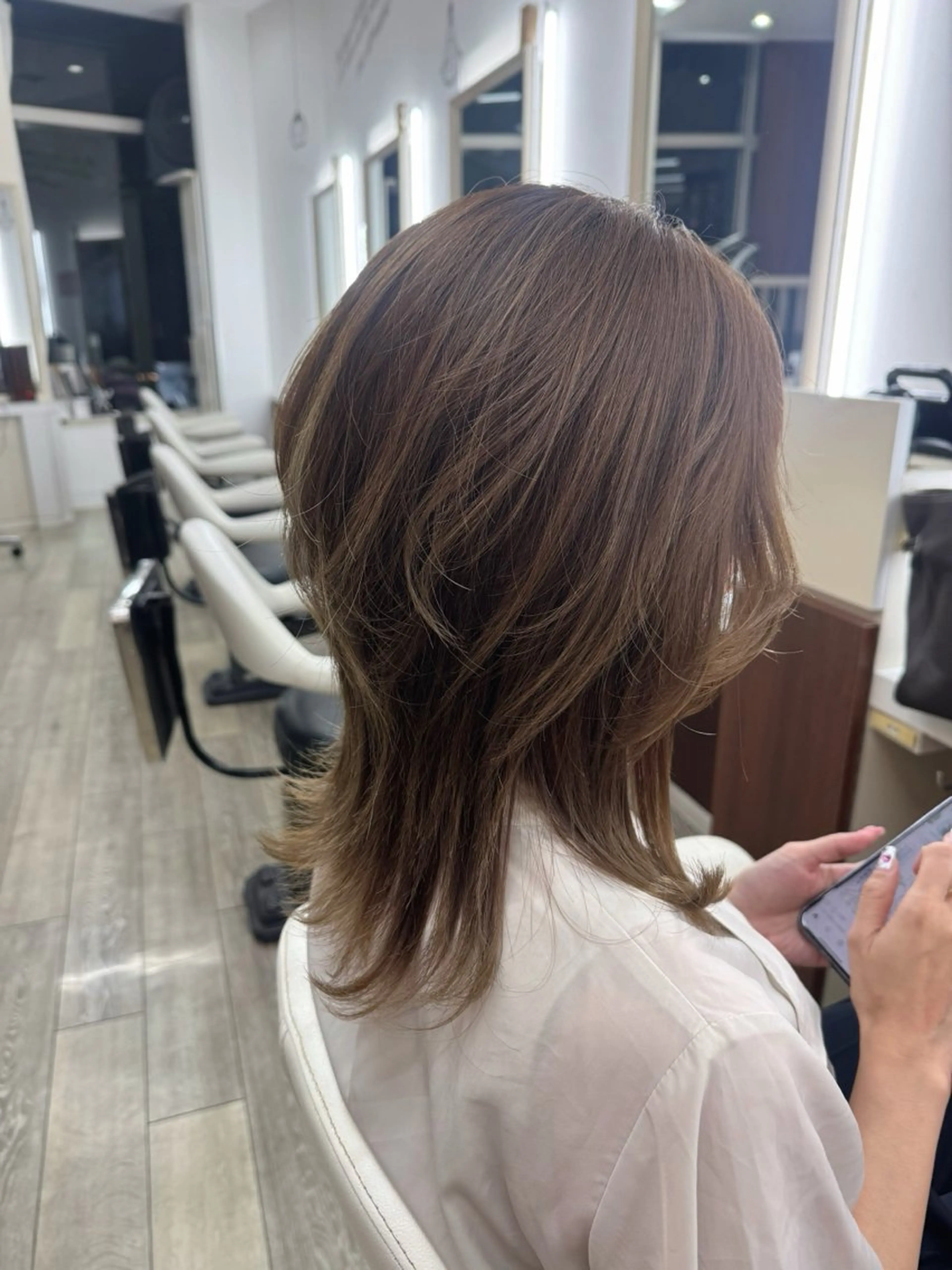 セミロング 大橋 由莉子のヘアスタイル