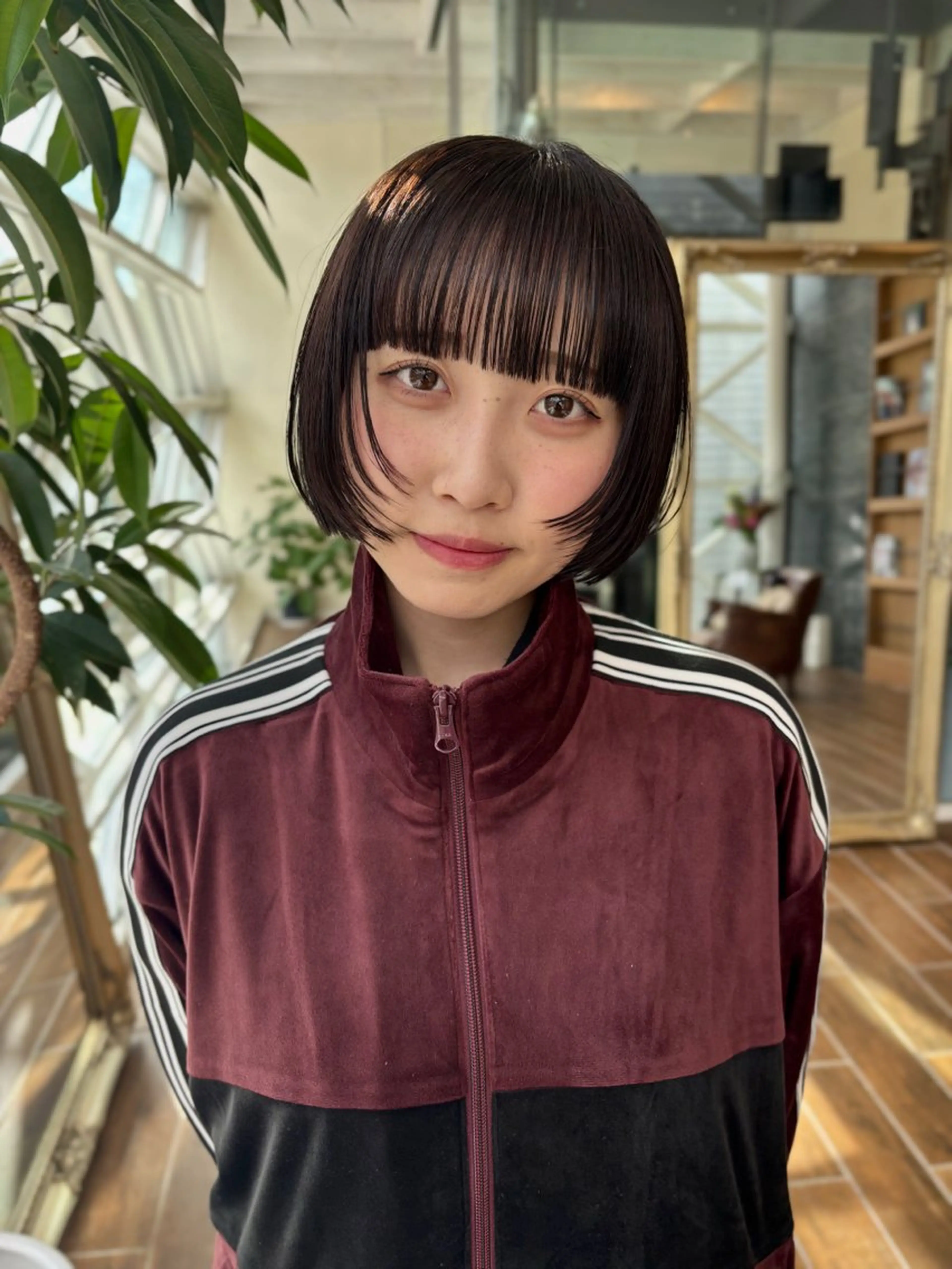 ミディアム ボブ 顔まわりレイヤー 顔周りカット レイヤーカット ハイトーン/デザイン カラー/るいのヘアスタイル