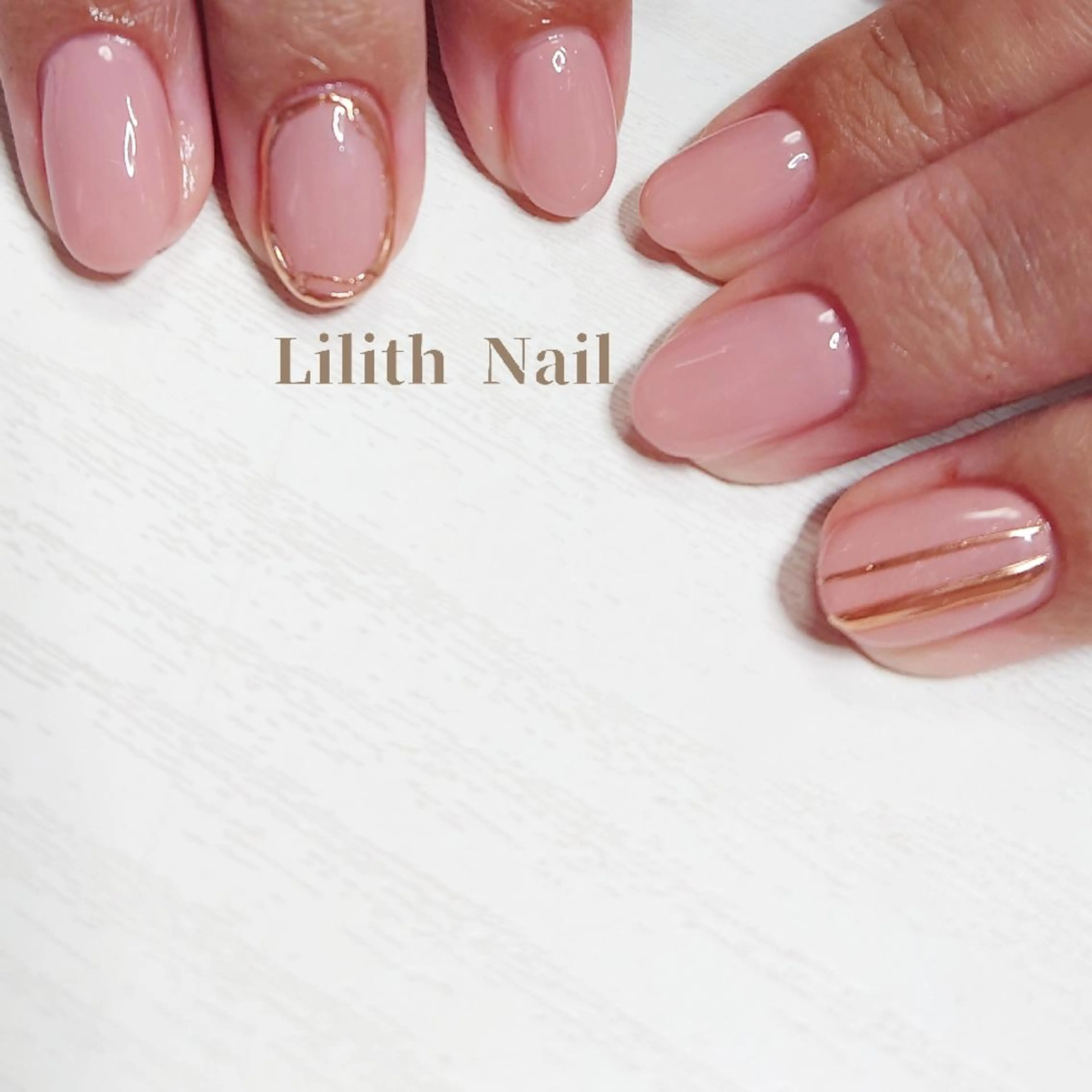 ネイル ミラーネイル ピンク ショートネイル シンプルネイル 春ネイル ハンドネイル Lilith Nailのネイルデザイン