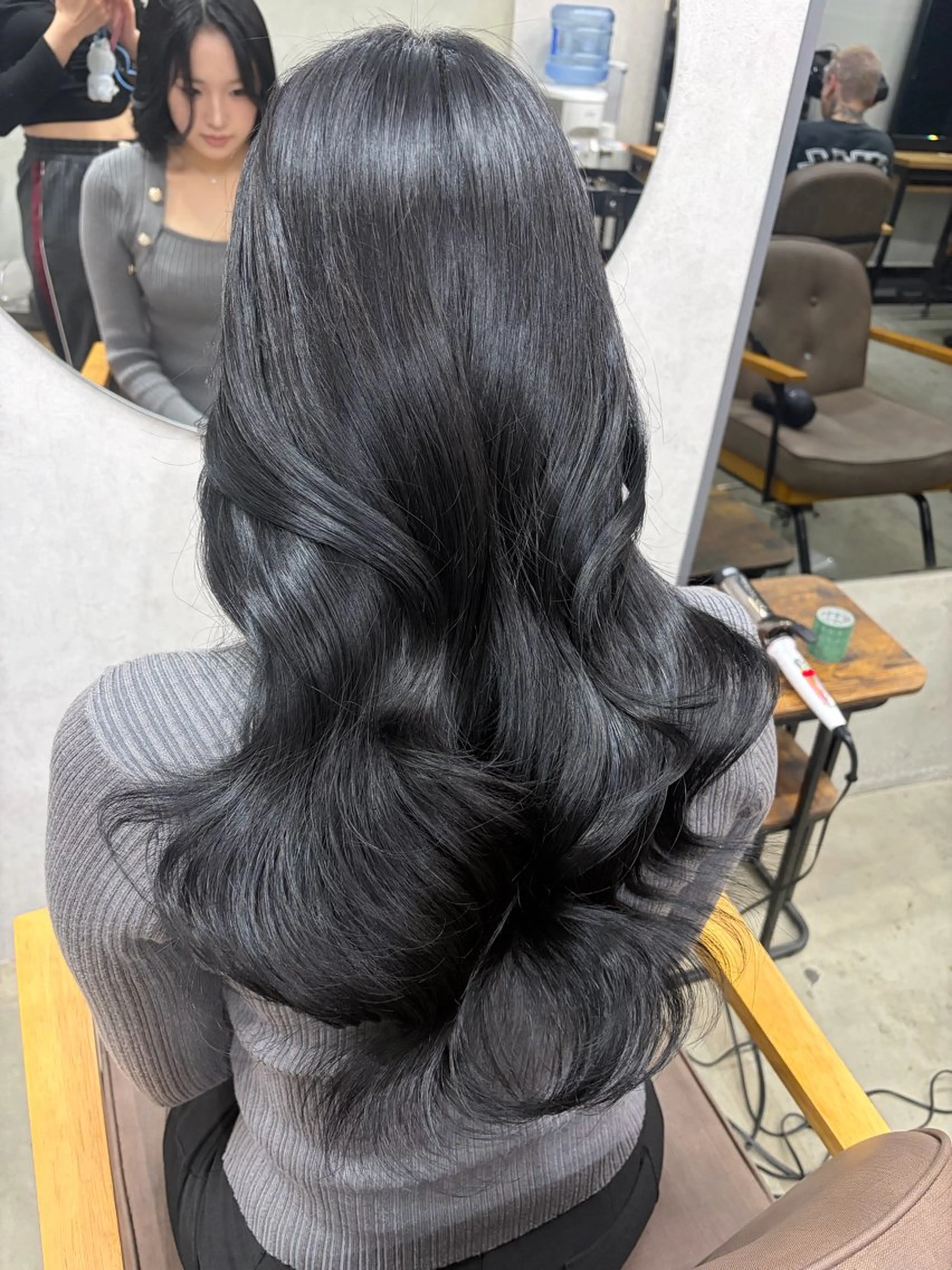 ロング カット ヘアカラー maya レイヤーカットのヘアスタイル