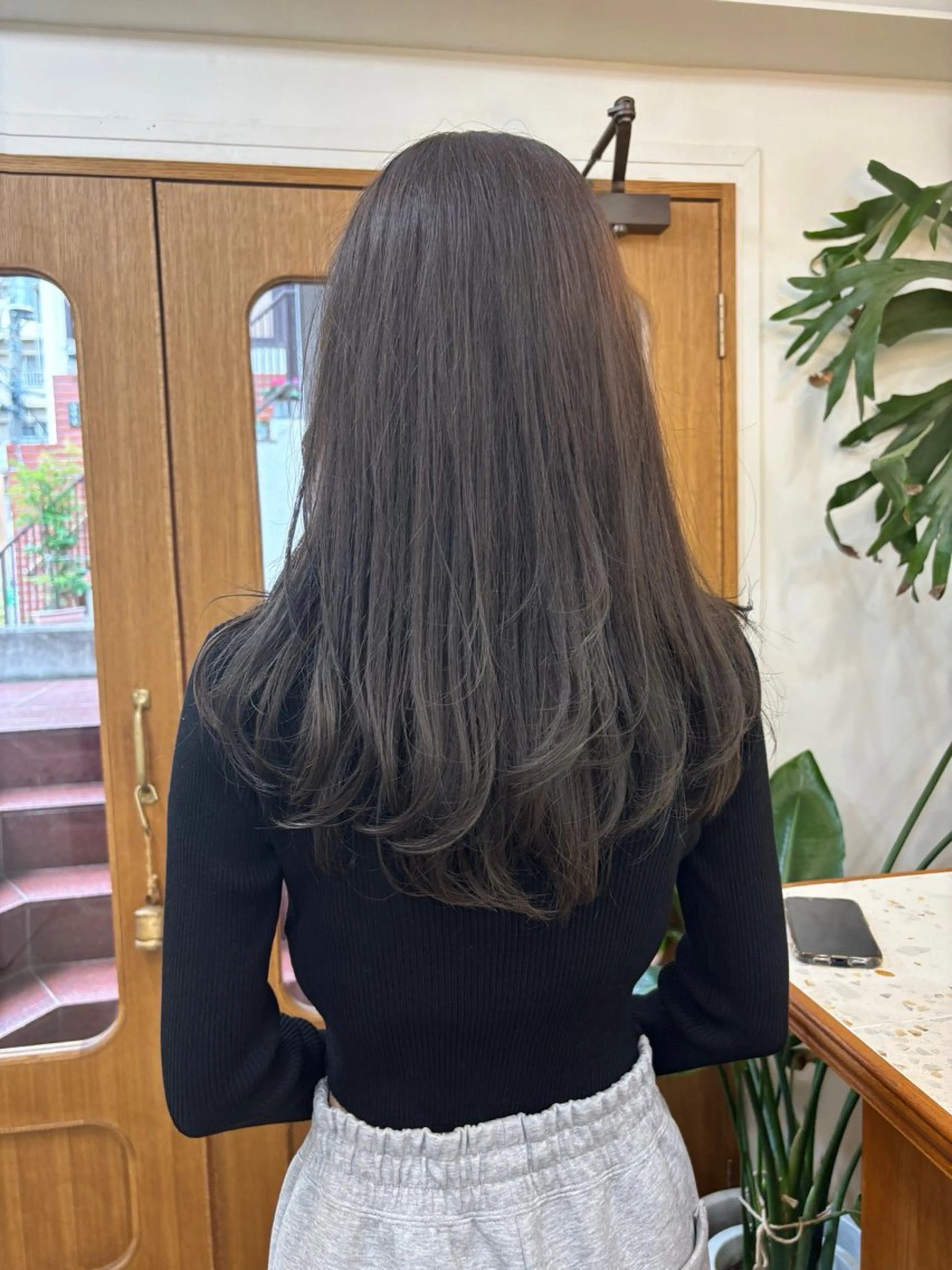 ロング カラー ベージュカラー 透明感カラー オリーブベージュ レイヤーカット ayano🫧 《CIEN》のヘアスタイル