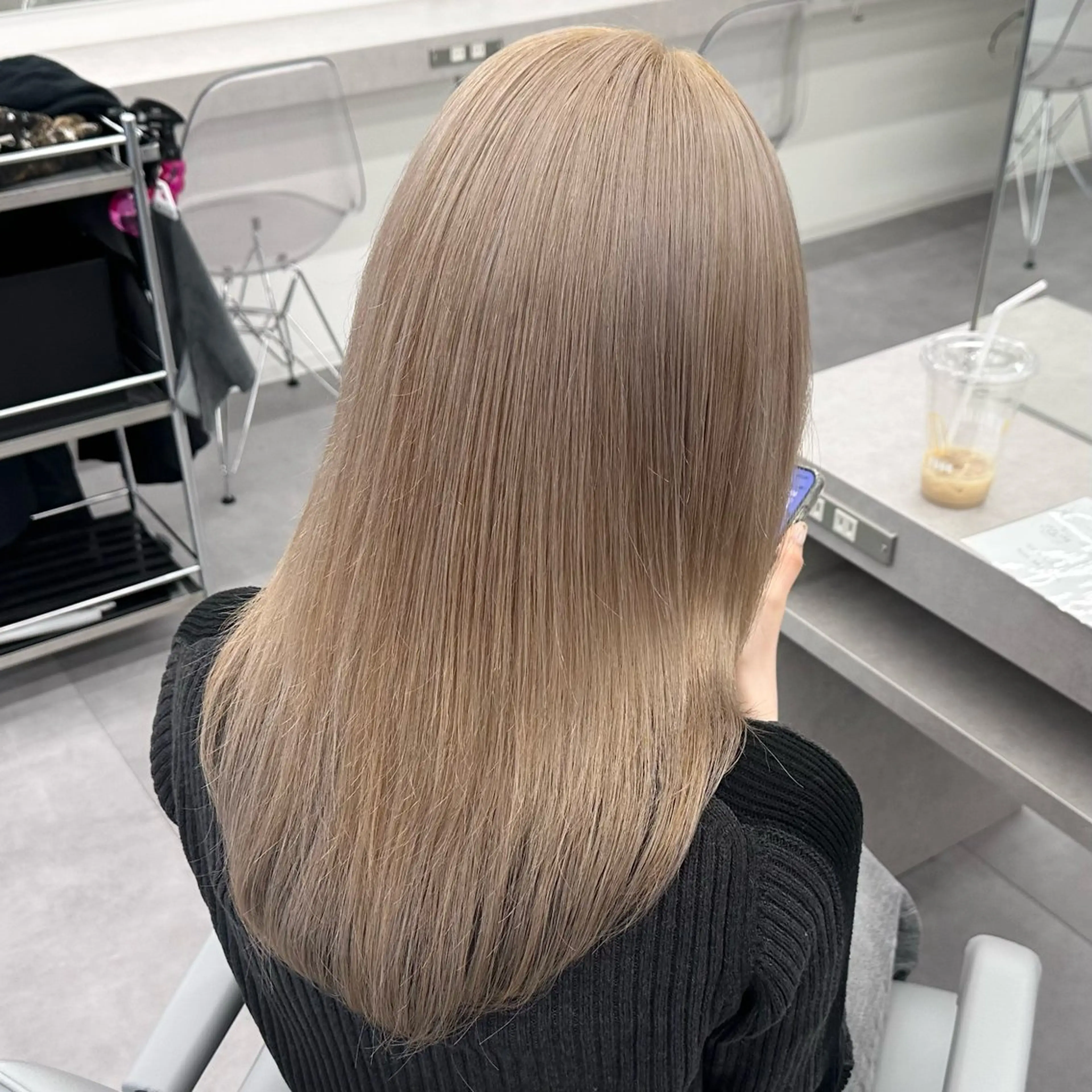 セミロング カラー ベージュカラー ハイトーンカラー ミルクティーベージュ ヘアカラー 🎀ハイトーン🎀 ケアブリーチmikuのヘアスタイル