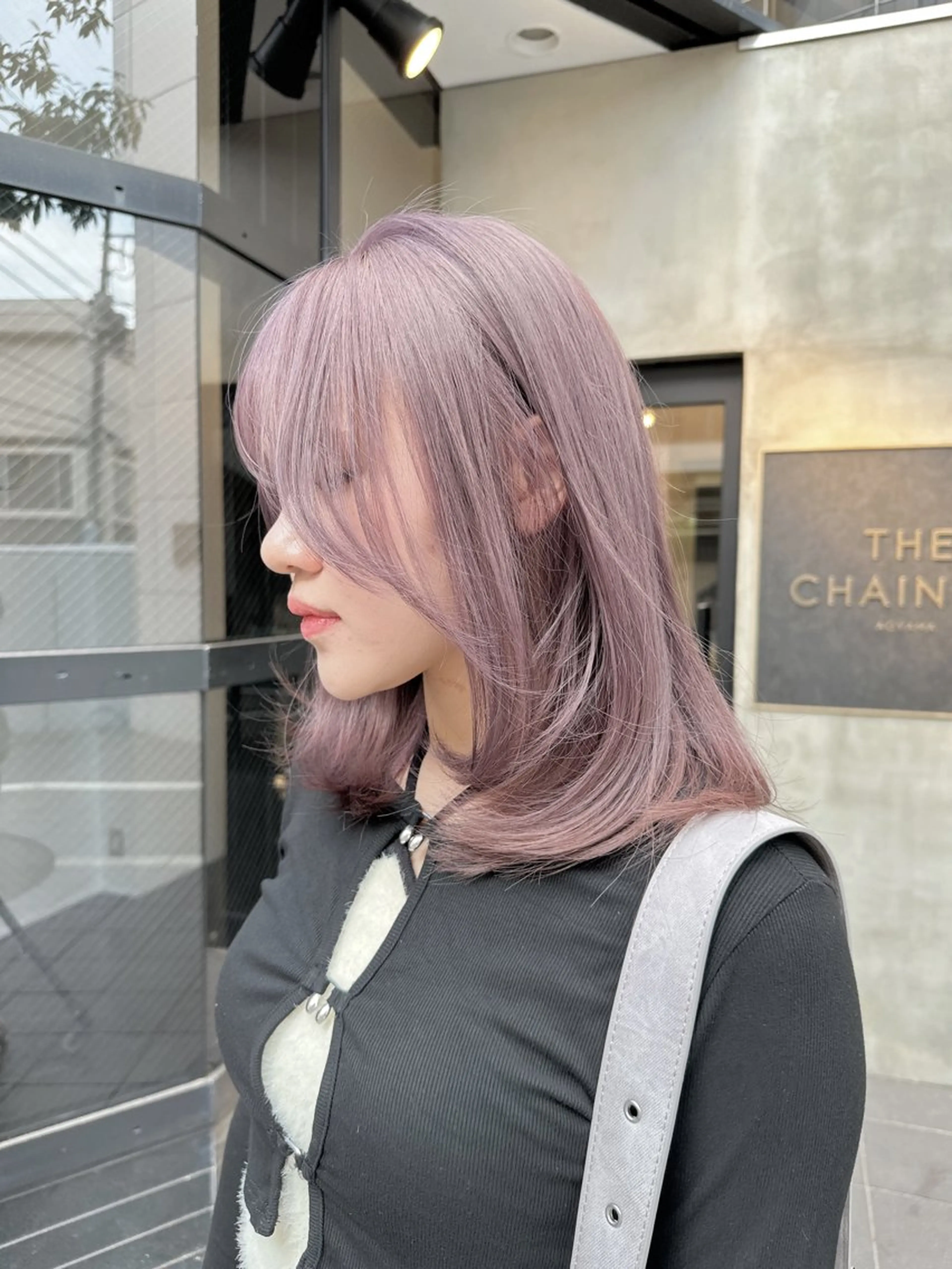 ミディアム カラー カット トリートメント レイヤーカット 透明感カラーのヘアスタイル