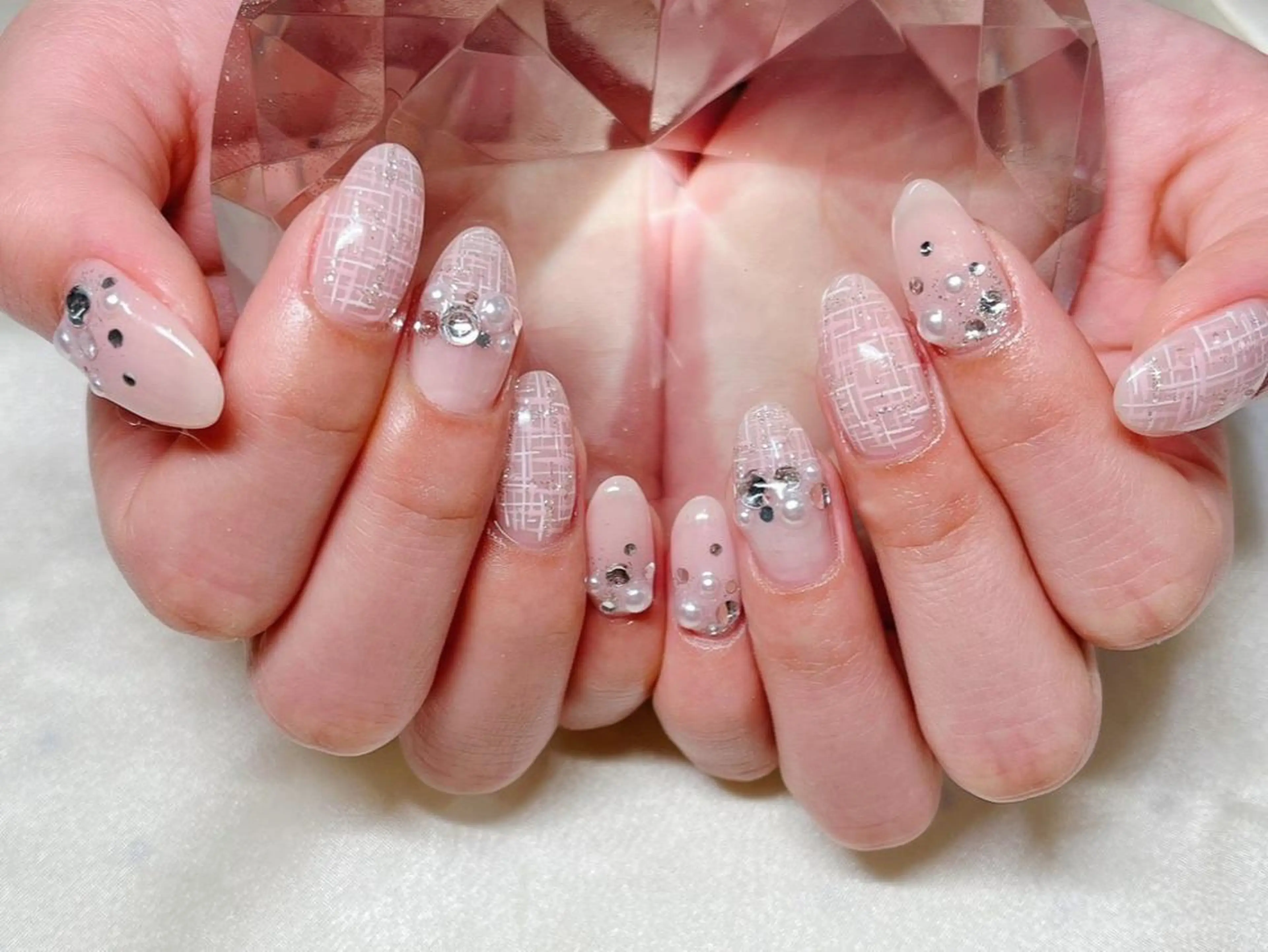 ネイル マツエク・マツパ アイブロウ 韓国風マツエク パリジェンヌラッシュリフト まつげパーマ ワンホンマツエク 長さ出し ハンドネイル Nail&eye Belire 新宿のネイルデザイン