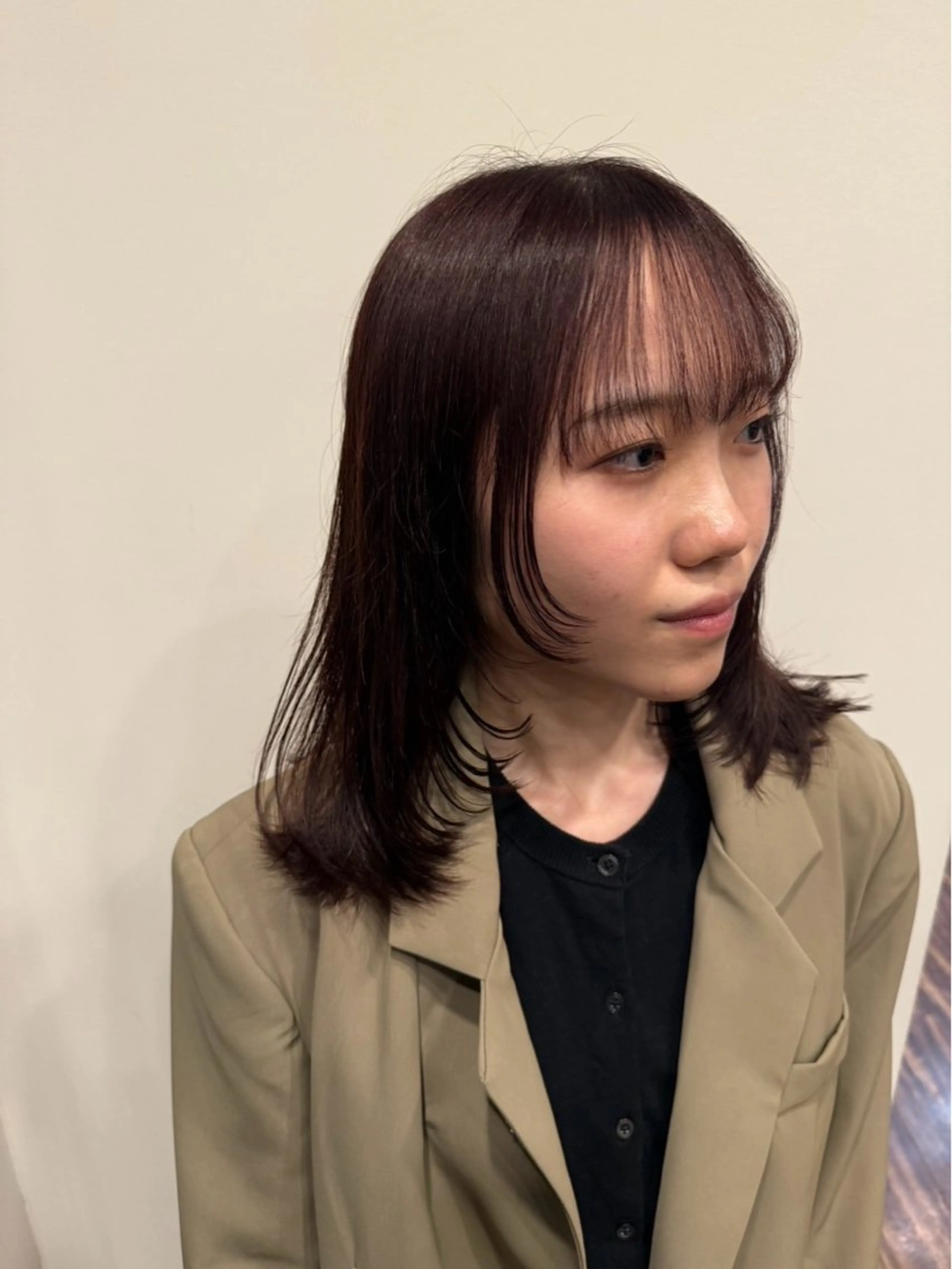 ミディアム 顔まわりレイヤー 顔周りカット レイヤーカット ヤスダ ホノカのヘアスタイル