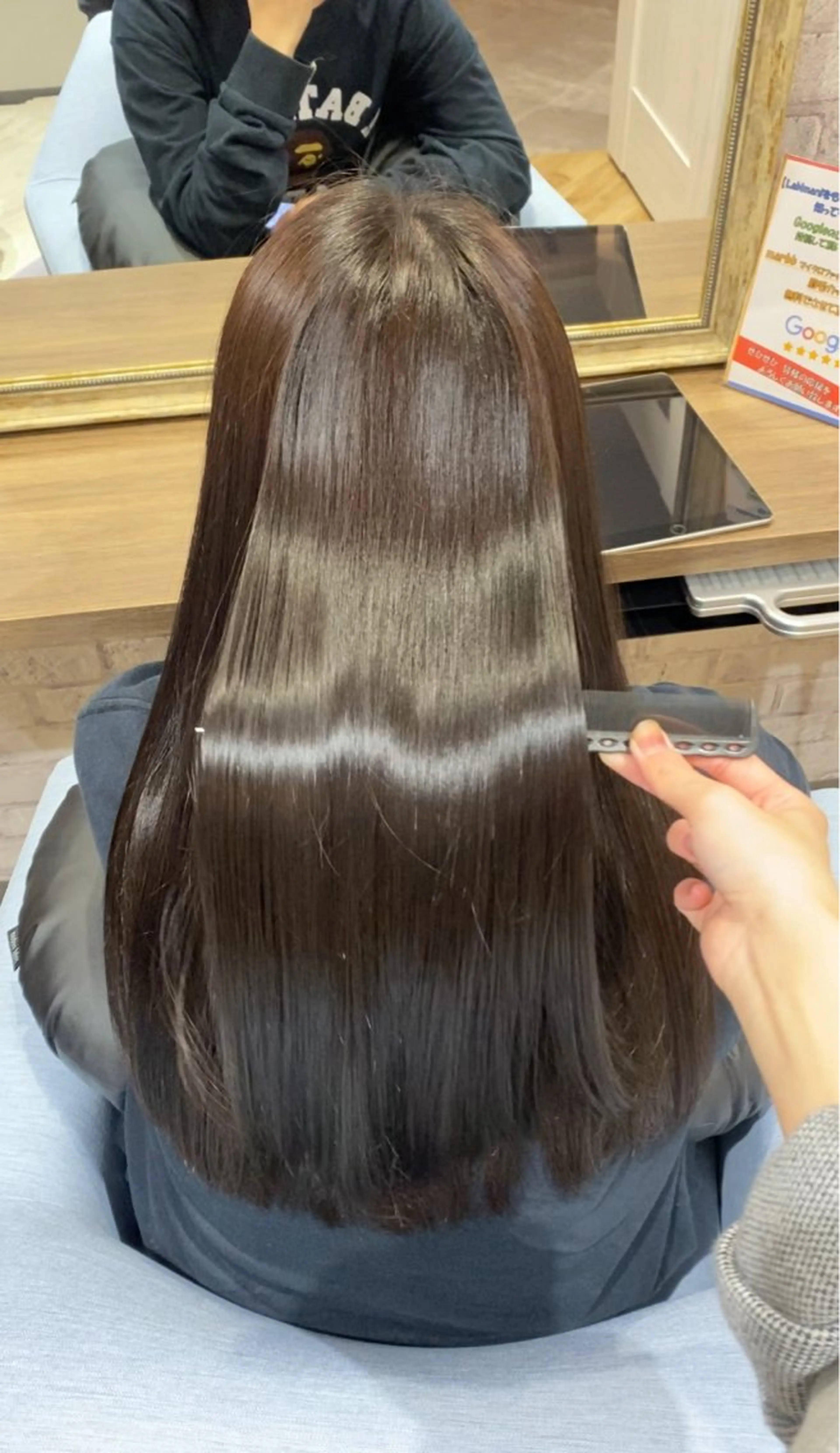 ロング 阪急箕面駅 艶カラー/縮毛矯正のヘアスタイル