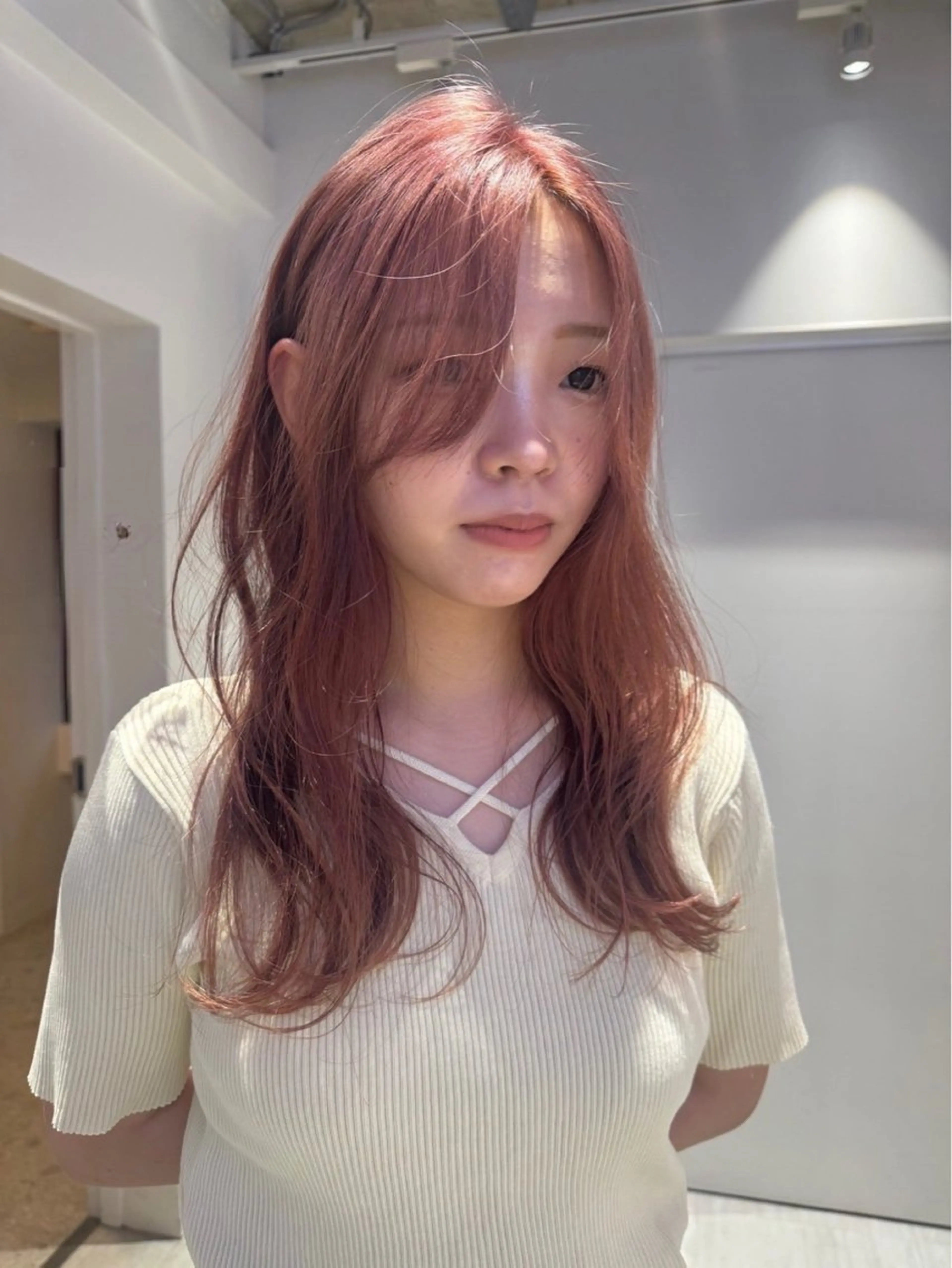 セミロング カラー 透明感カラー ヘアカラー トリートメント Ami/艶カラー/ レイヤー/ハイトーンのヘアスタイル