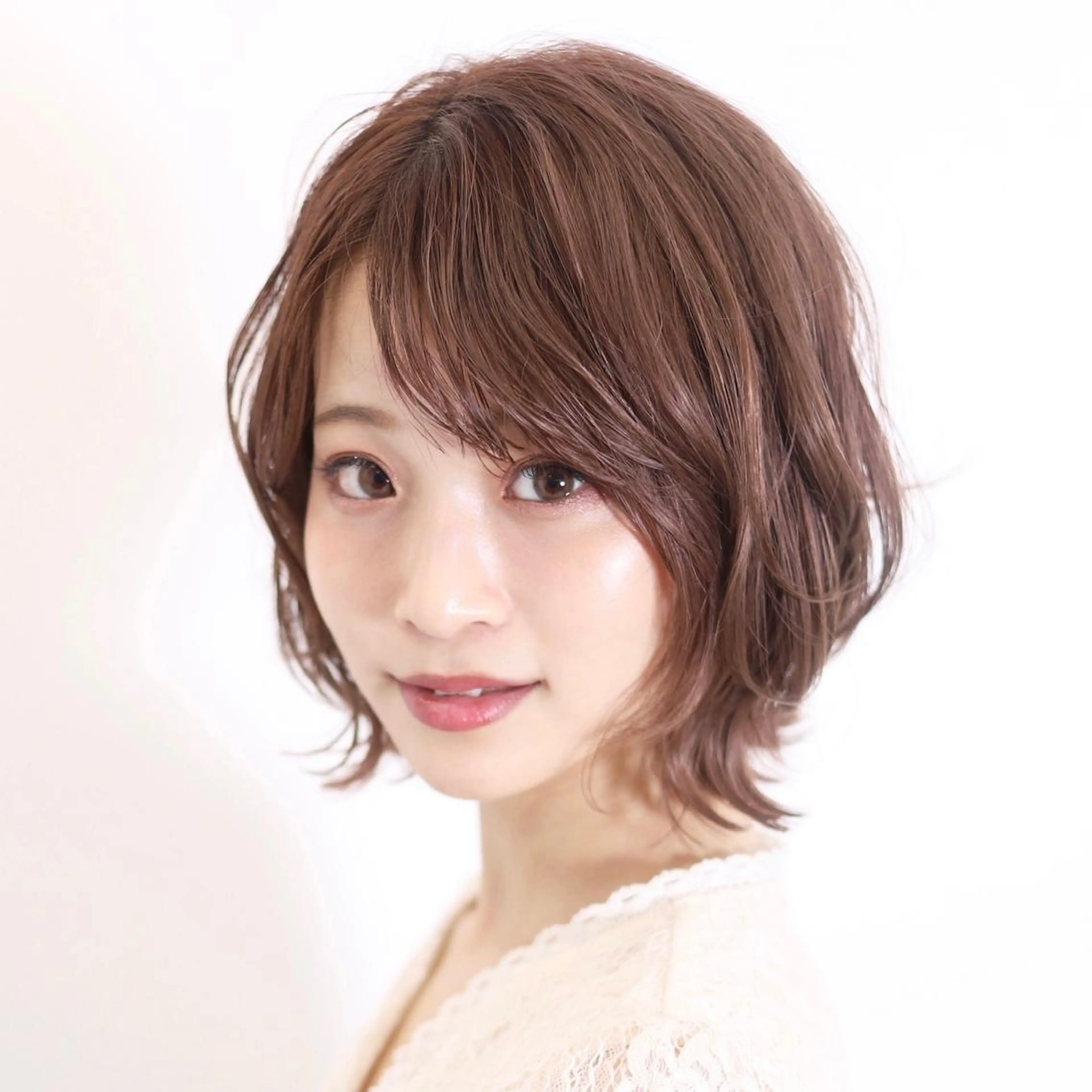 ショート カラー レイヤーカット 外ハネヘア カット ヘアカラー トリートメント 話題の技術✨lore 店長タカハシ　ケントのヘアスタイル