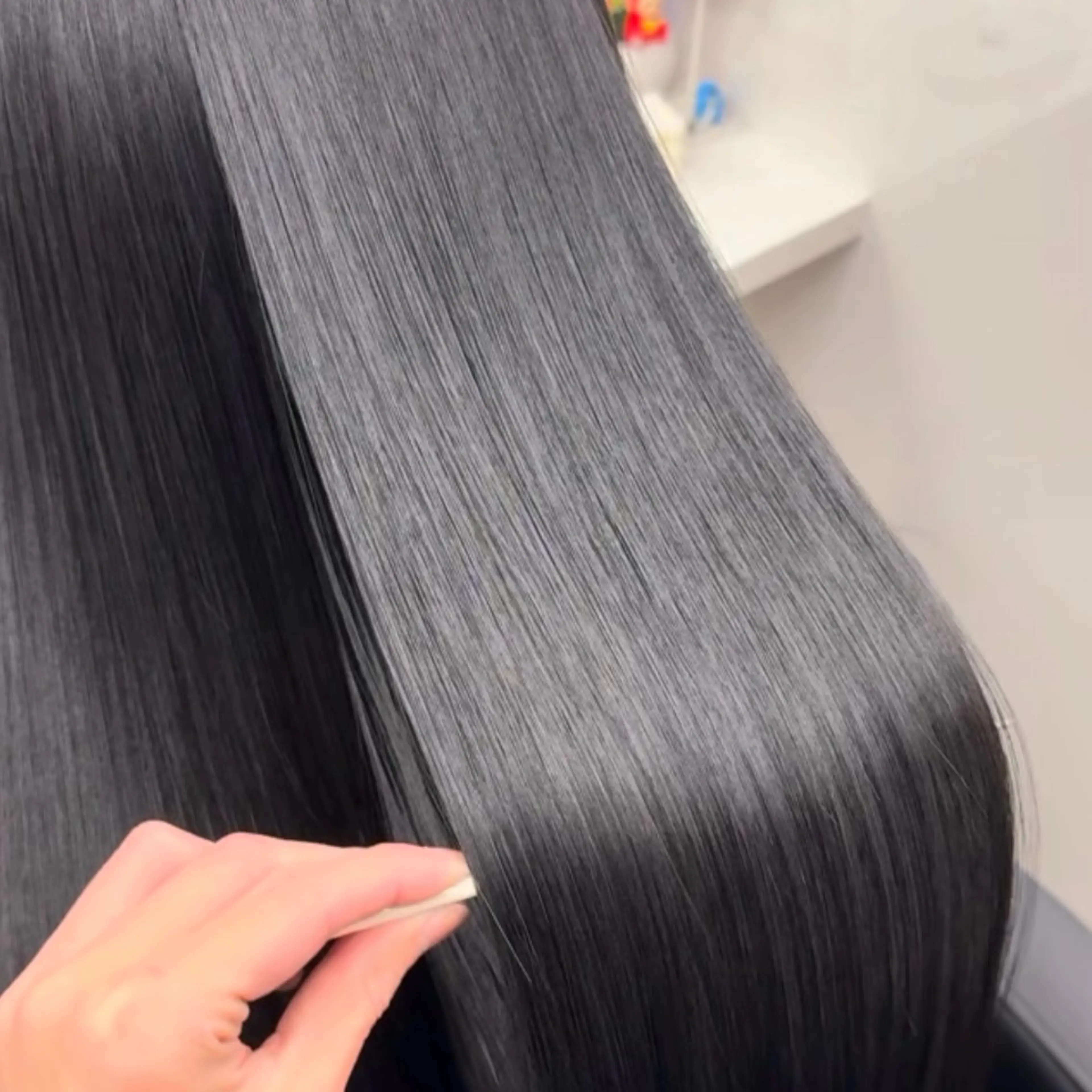 セミロング カラー 黒髪 ブリーチ ブルーカラー ブルーブラック ダークグレー ヘアカラー トリートメント ケアブリーチ/ 髪質改善/上質艶髪のヘアスタイル