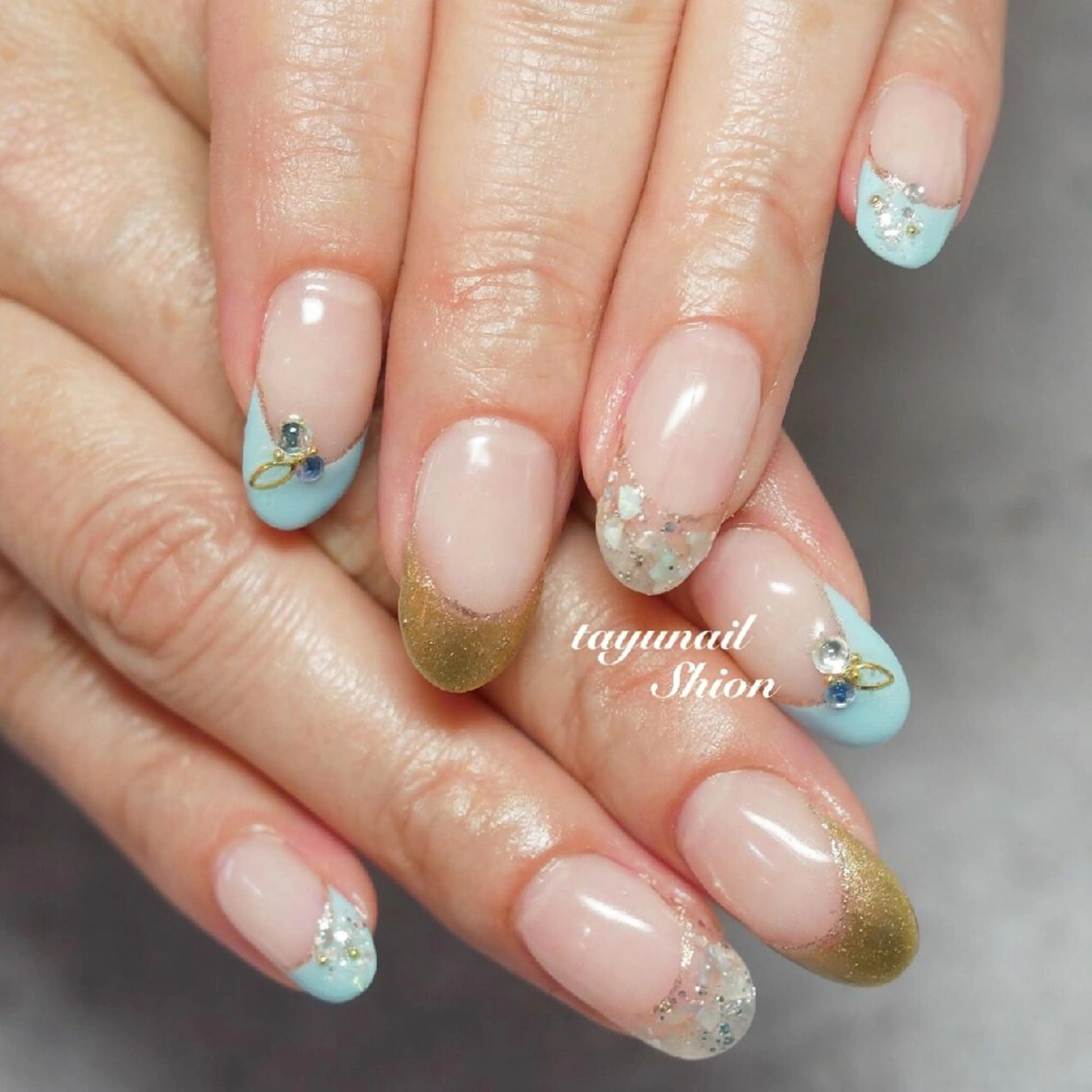 ネイル ブルー クリアネイル フレンチネイル ジェルネイル キラキラネイル ネイルサロン 【たゆnail】のネイルデザイン