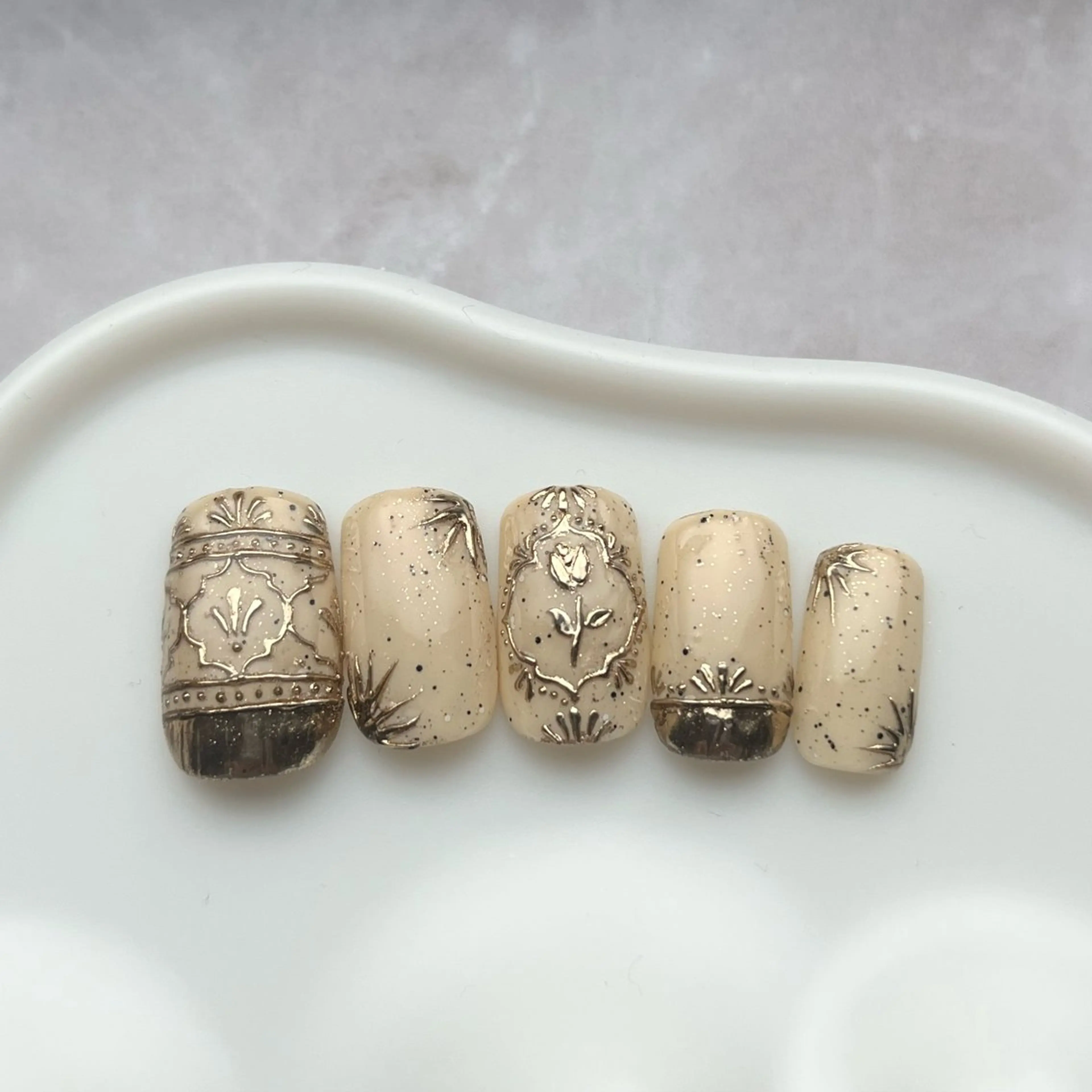 ネイル アートネイル ミラーネイル ハンドネイル nail salon Reversiのネイルデザイン