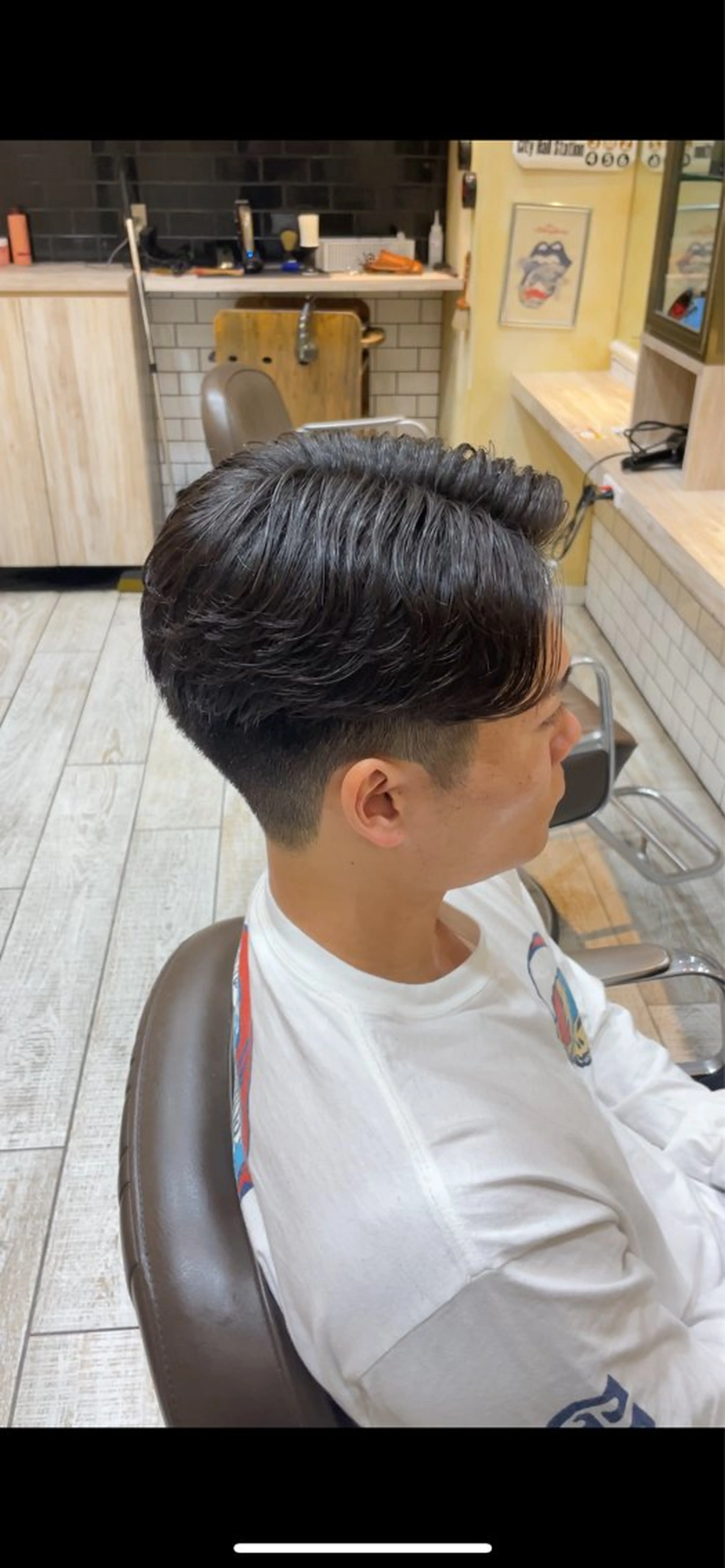 メンズ ビジネス センターパート フェードカット フェード/海外パーマ 中垣遼のヘアスタイル