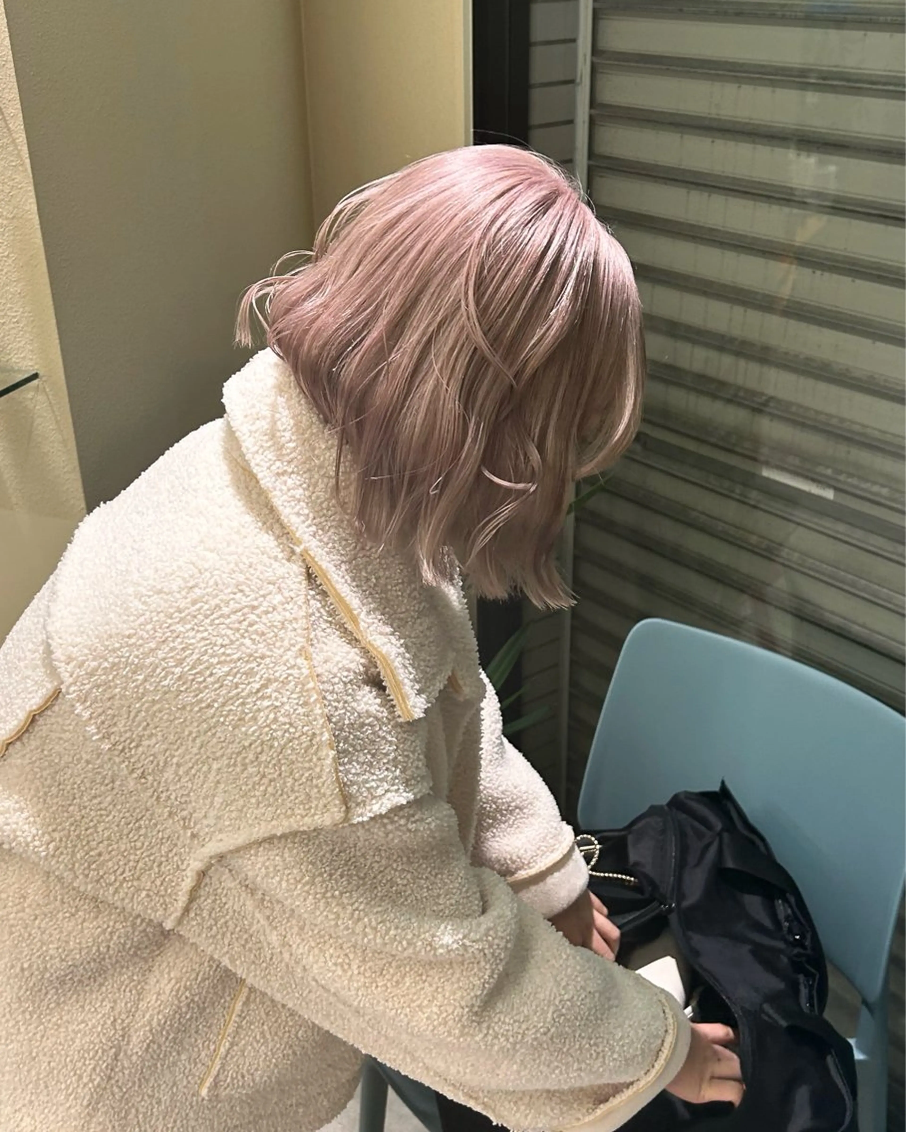 ショート カラー ベージュカラー ホワイトベージュ 寺澤 花梨のヘアスタイル