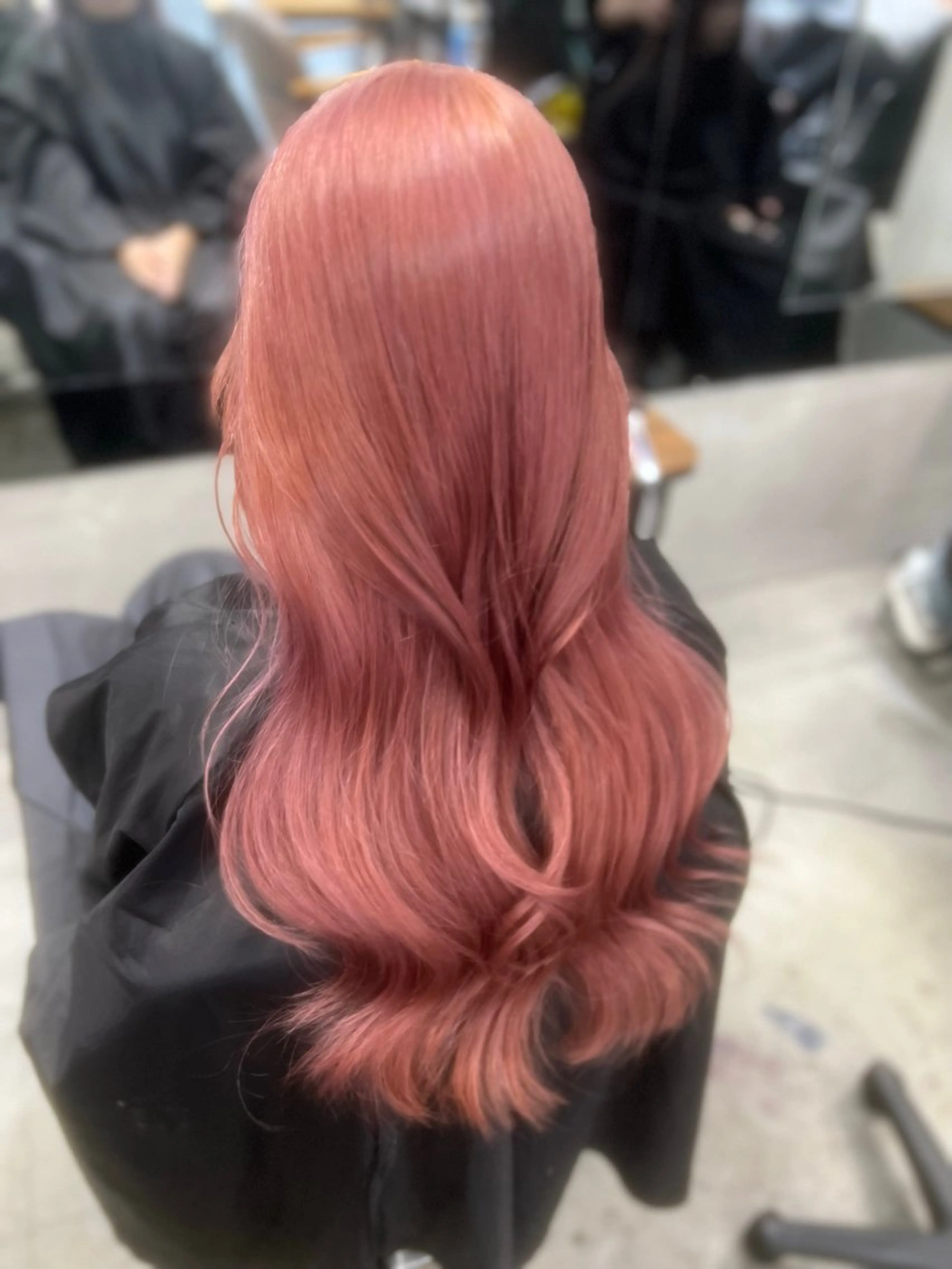 ロング ヘアカラー maya レイヤーカットのヘアスタイル