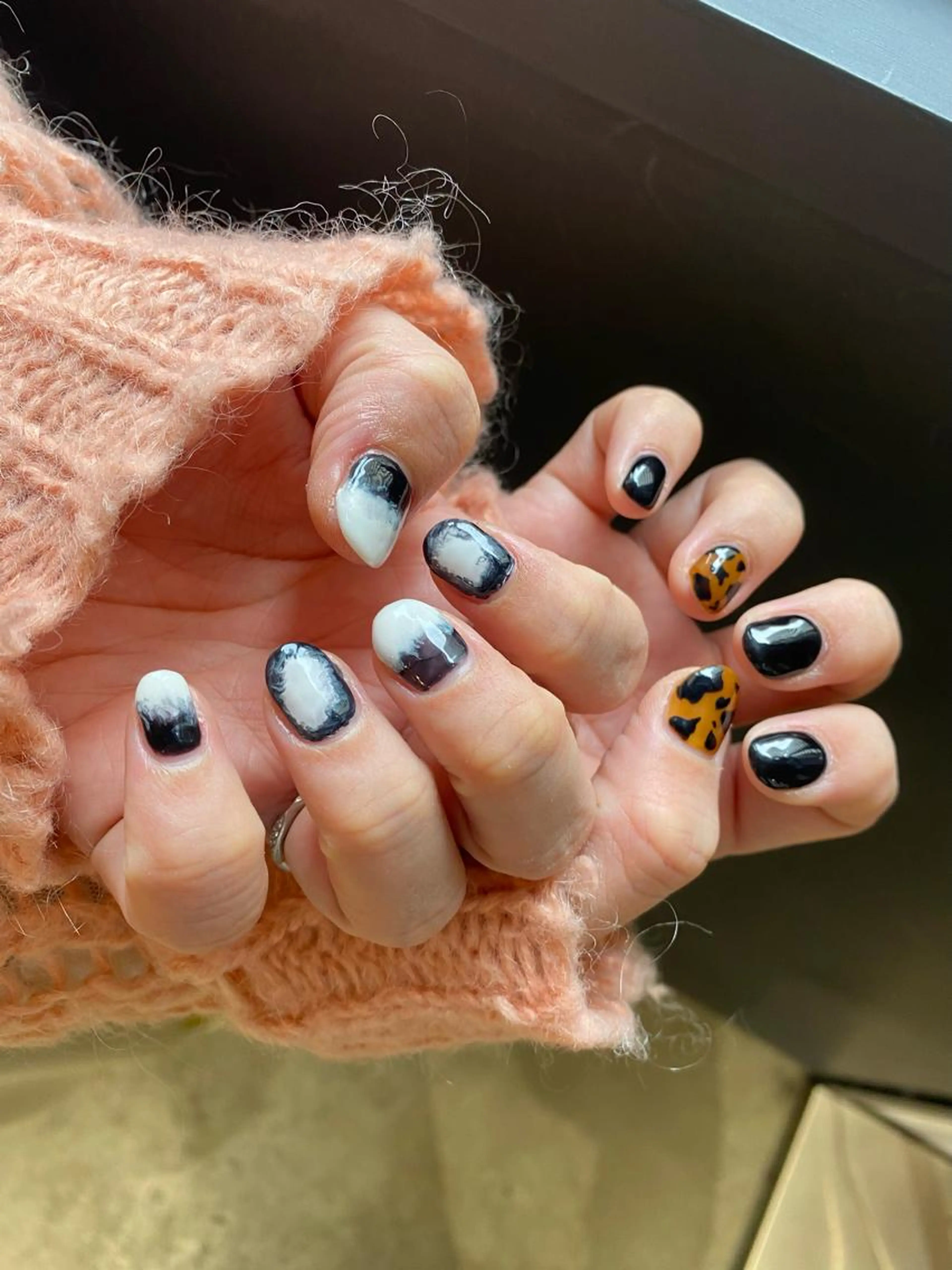 🫧U25限定🫧アートネイル🌙アート4本+ワンカラー(オフ無)¥4500(オフ有)¥5200の写真