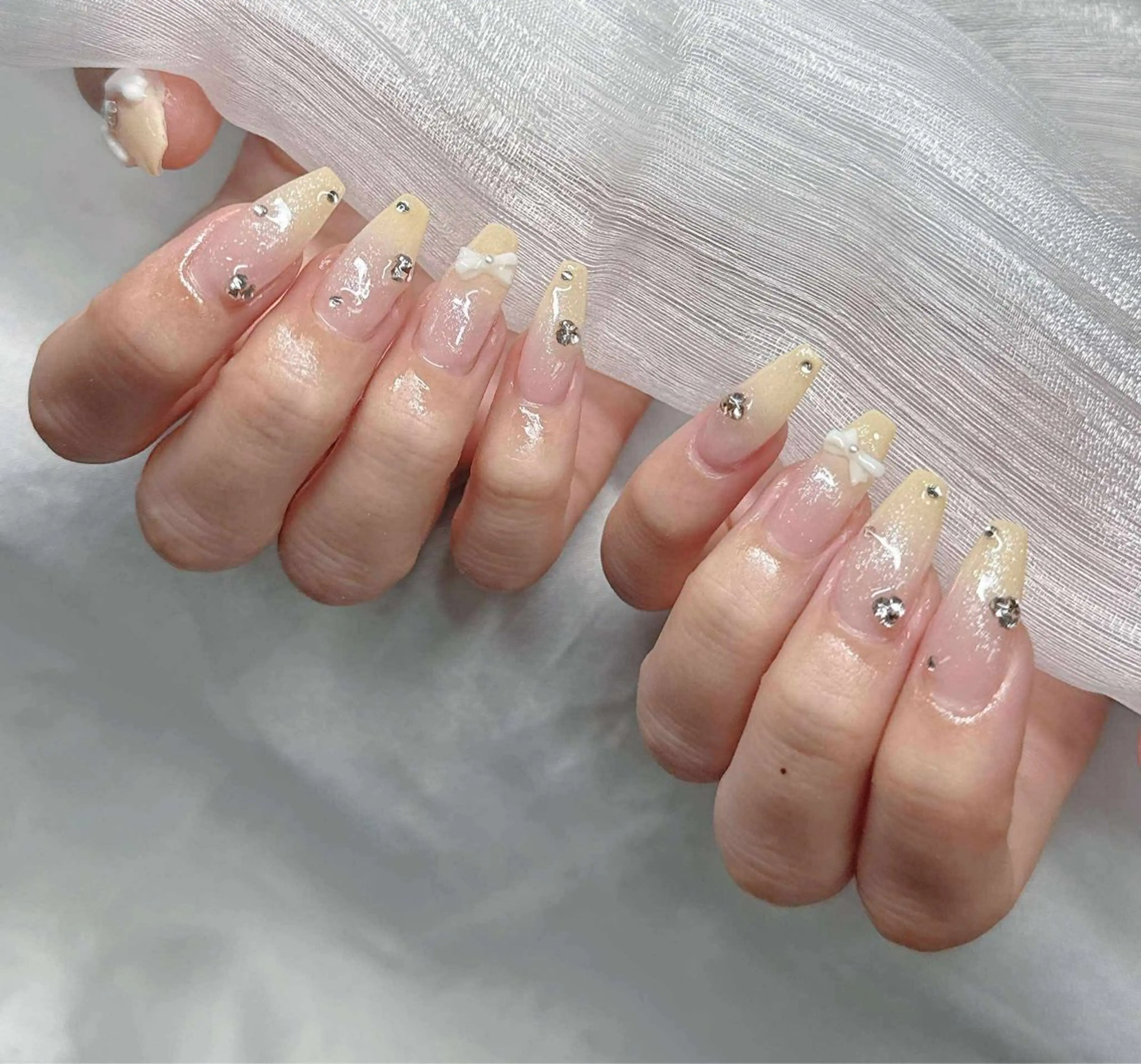 ネイル 長さ出し グラデーション 卒業式 キラキラネイル マグネットネイル ハンドネイル Lee Nailsのネイルデザイン