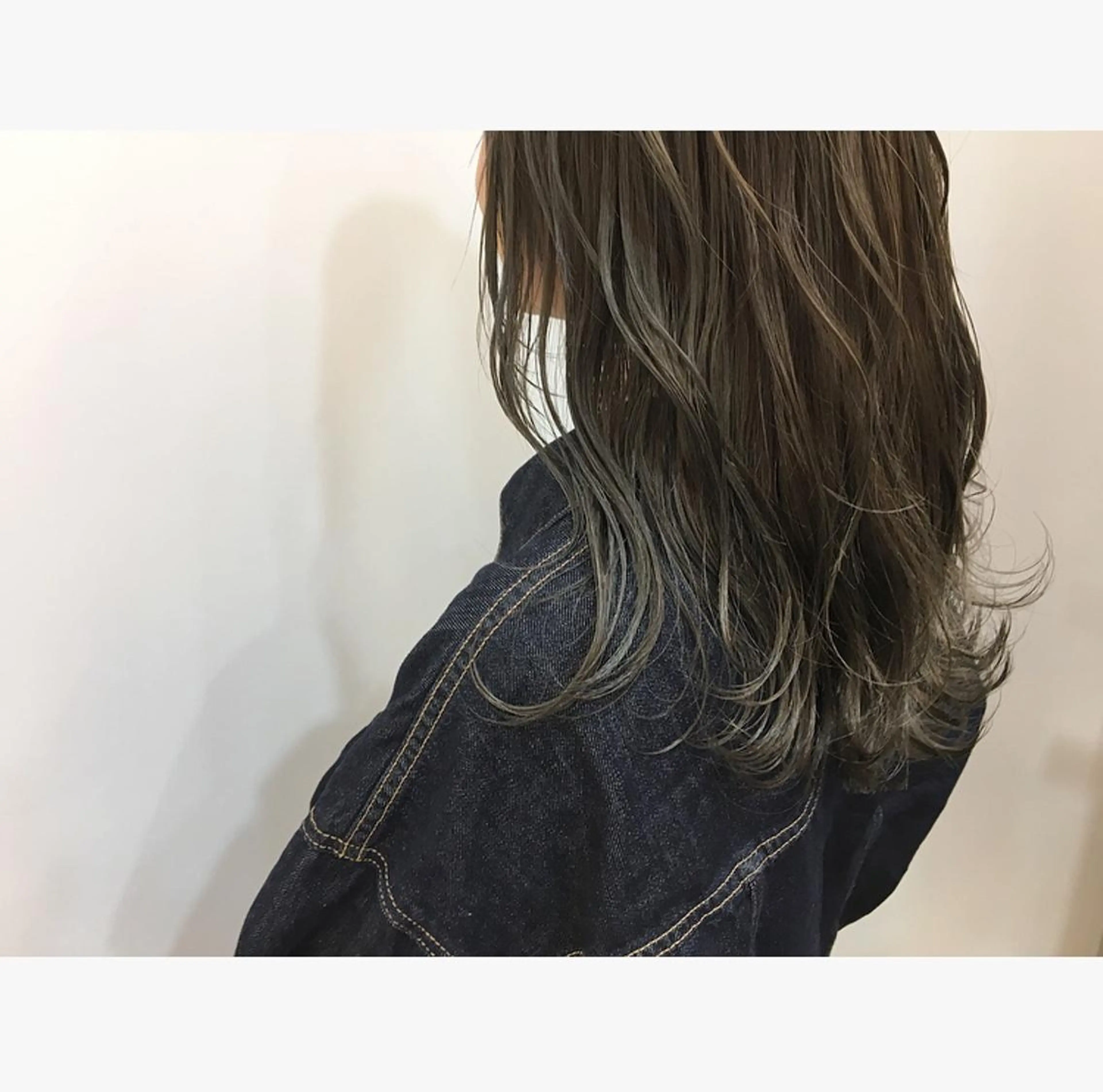 セミロング カラー アッシュ アッシュグレー シルバー シルバーアッシュ ヘアカラー 鈴木 翔梧のヘアスタイル