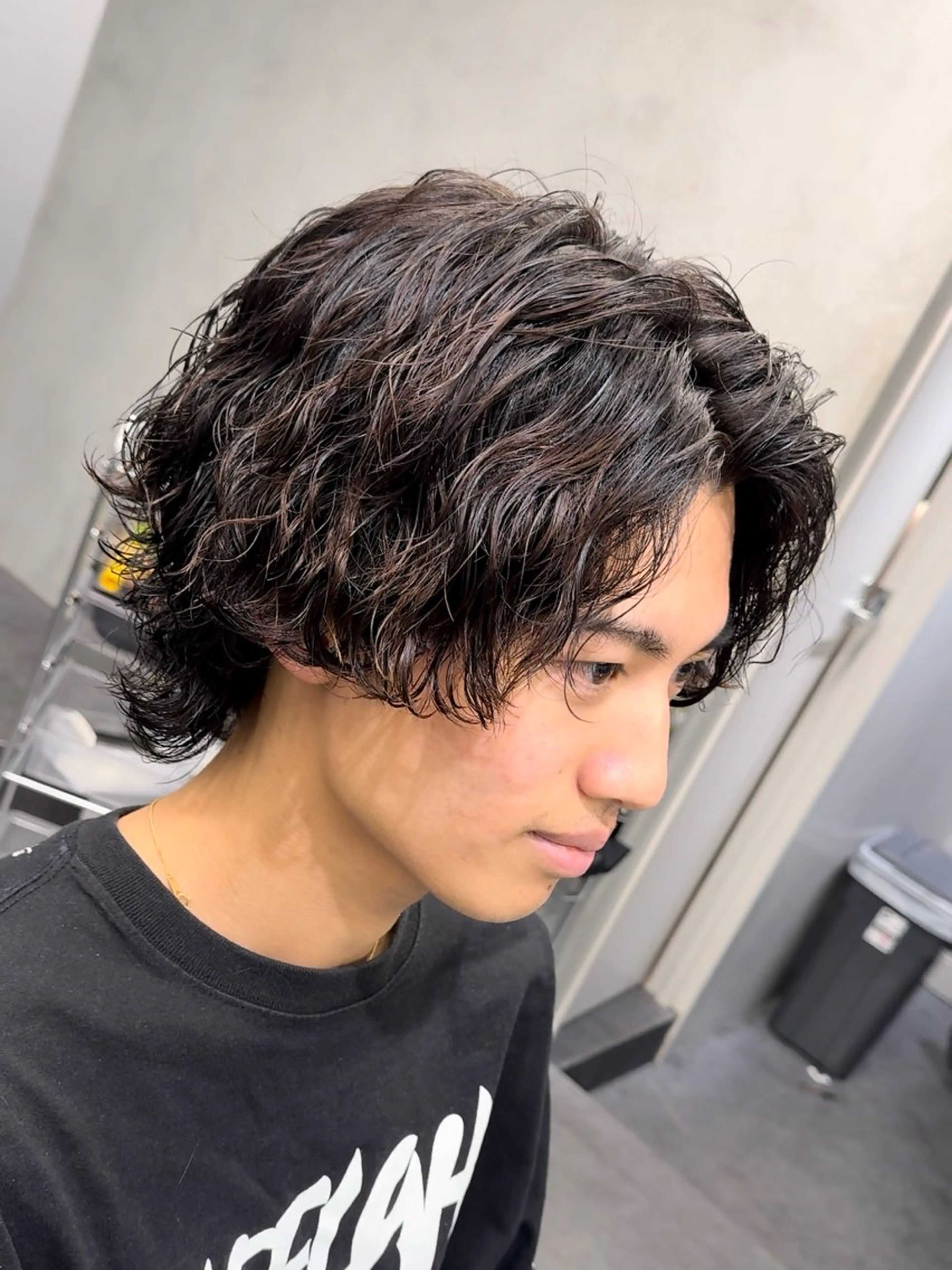 ミディアム パーマ メンズ センターパート 波巻きパーマ 松下 友希 【fifth】のヘアスタイル