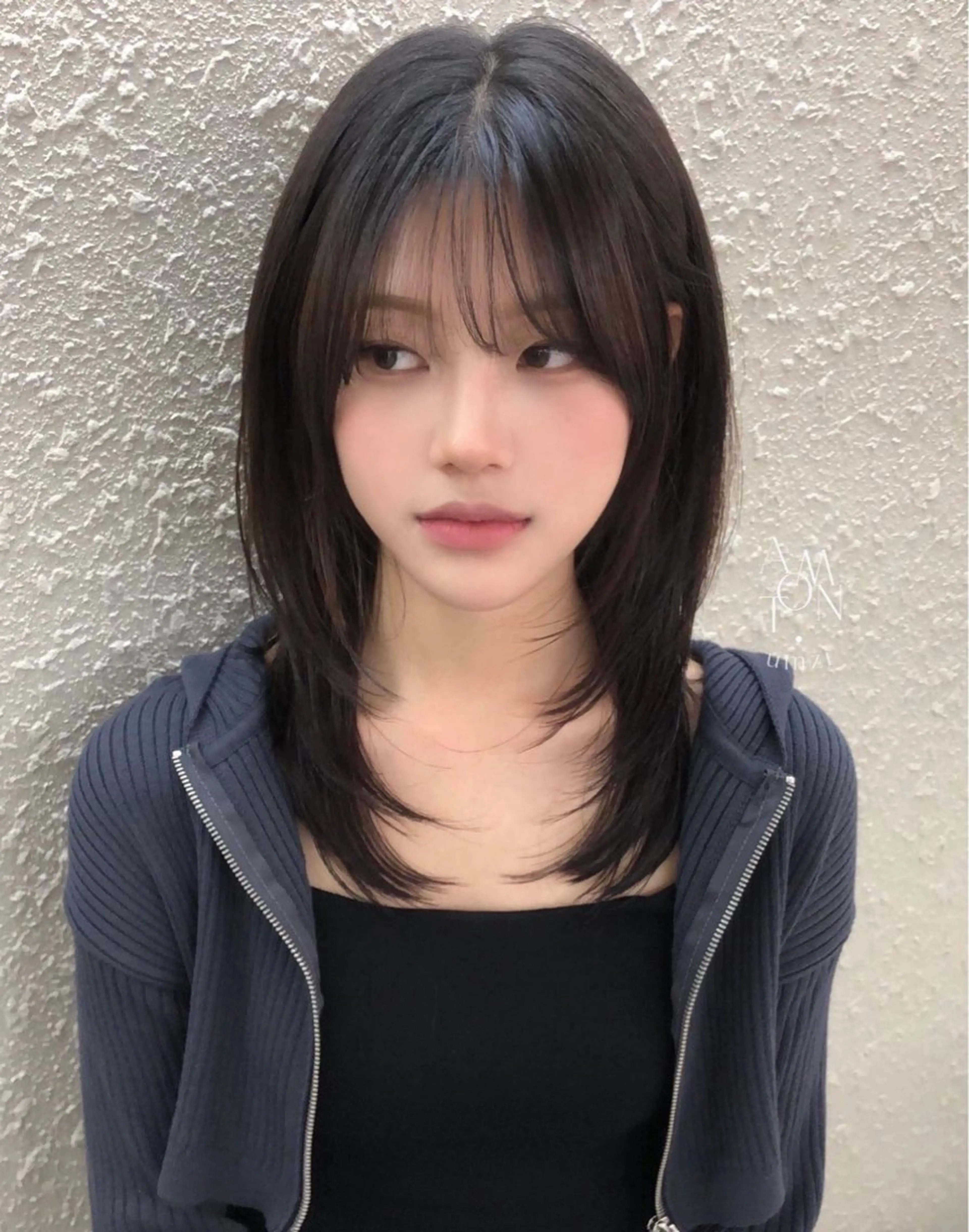 セミロング 顔まわりレイヤー レイヤーカット MILLOR “ミラー”のヘアスタイル