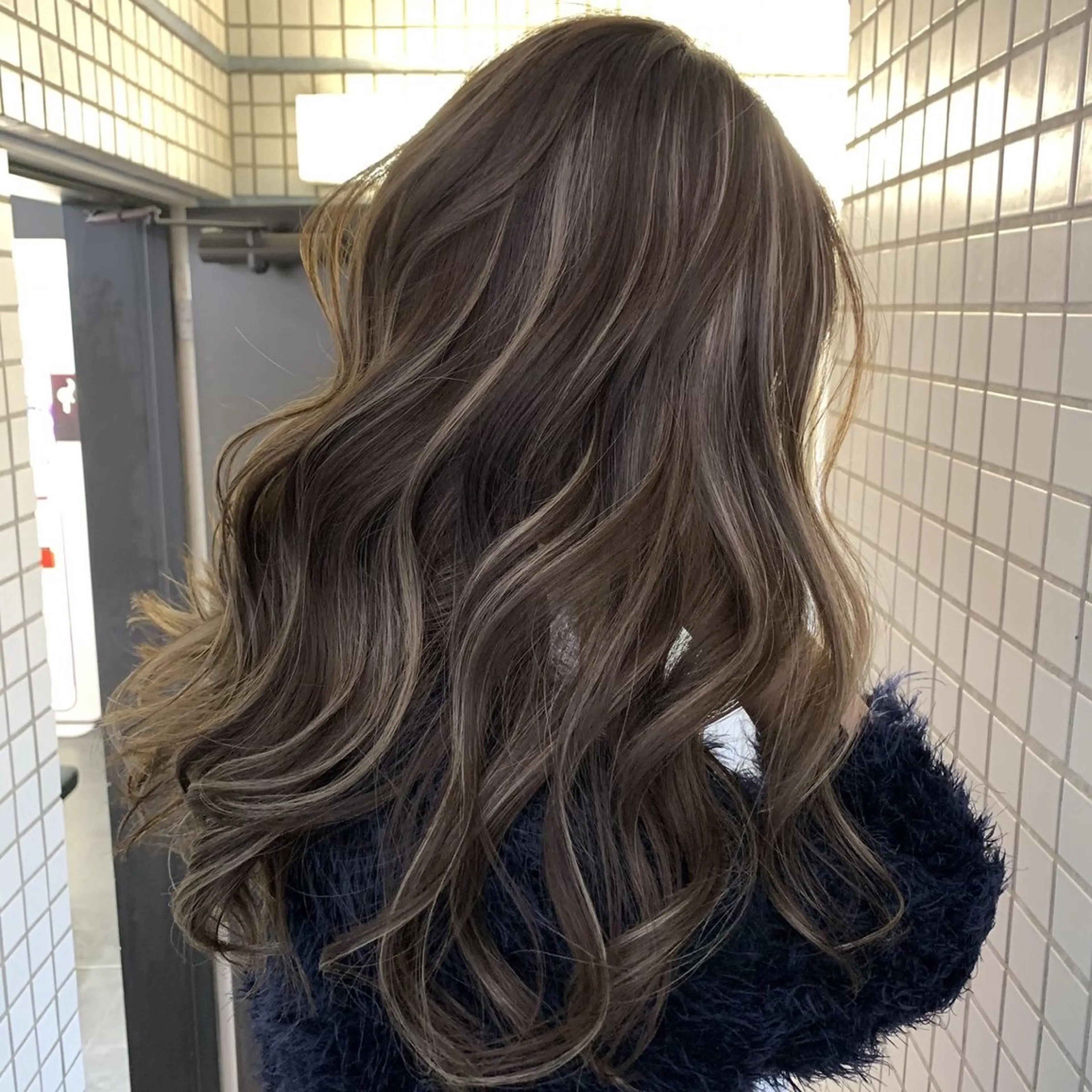 ロング ハイライト ホリグチ ルナのヘアスタイル