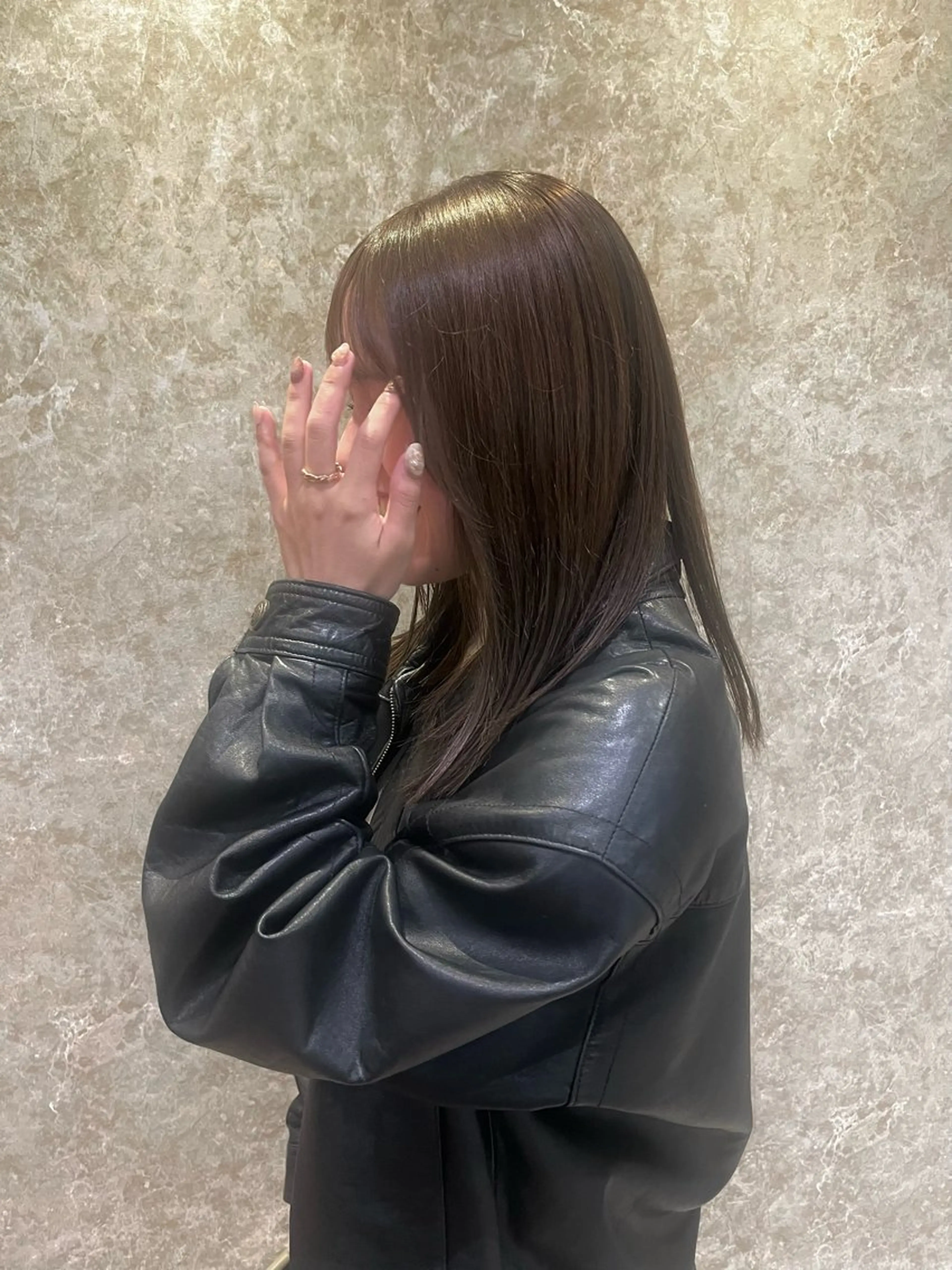 セミロング ひらち まいののヘアスタイル