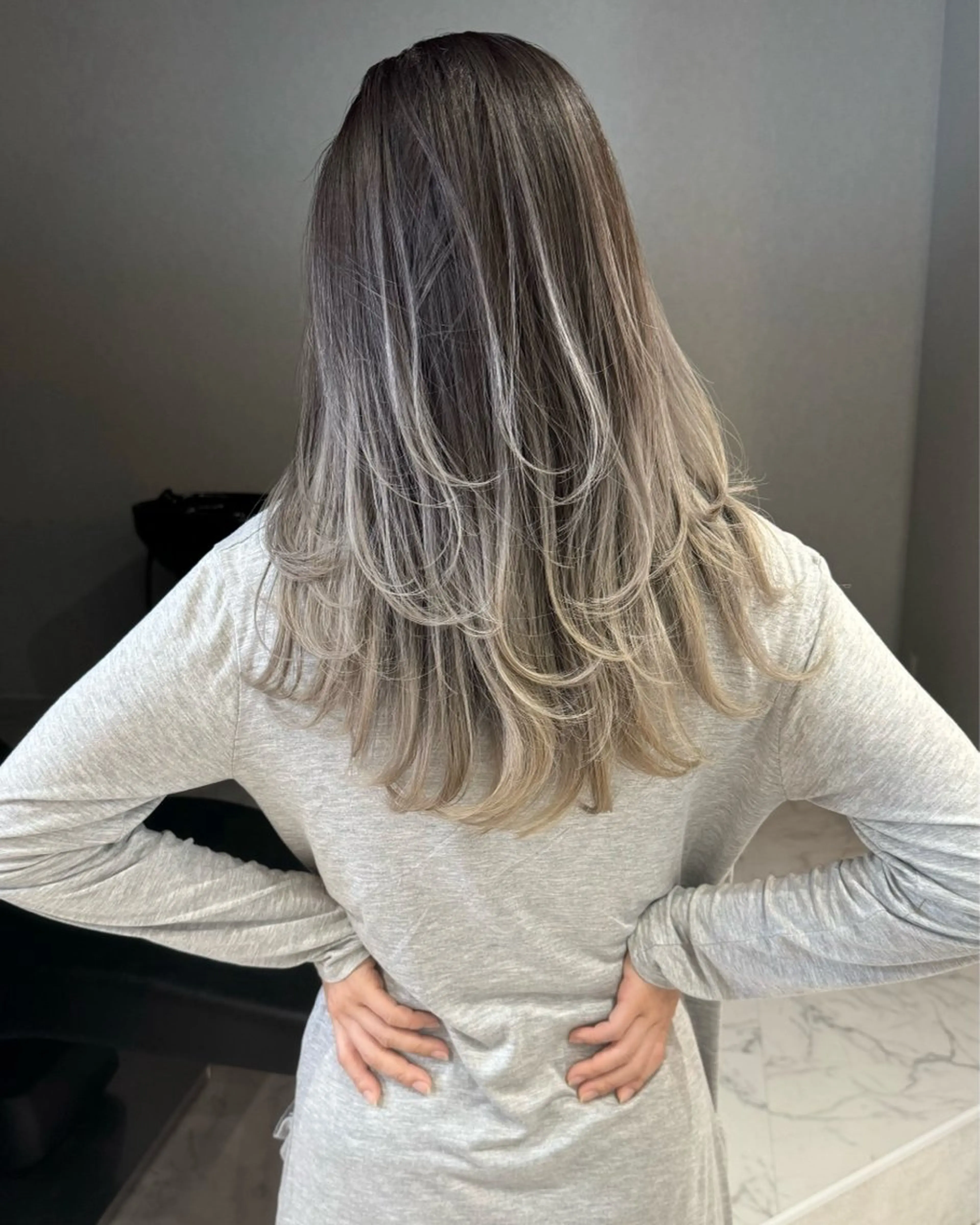 セミロング カラー ヘアアレンジ バレイヤージュ ブリーチ ダブルカラー ハイライトカラー ハイトーンカラー カット ヘアカラー トリートメント アンドウ ユウ/ レイヤーカット/韓国のヘアスタイル