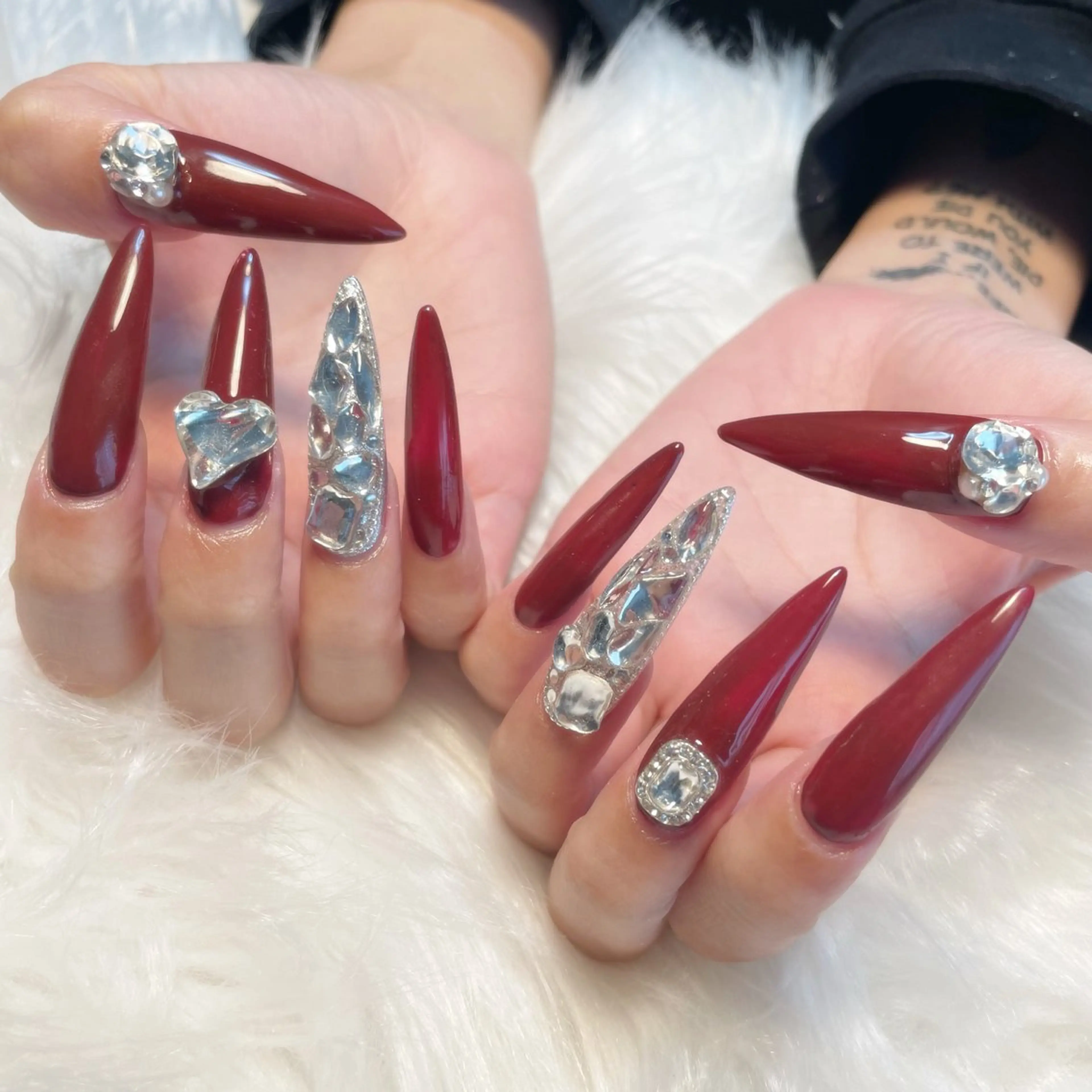 ネイル ハンドネイル ゴテゴテ💙ワンホン リオナのネイルデザイン