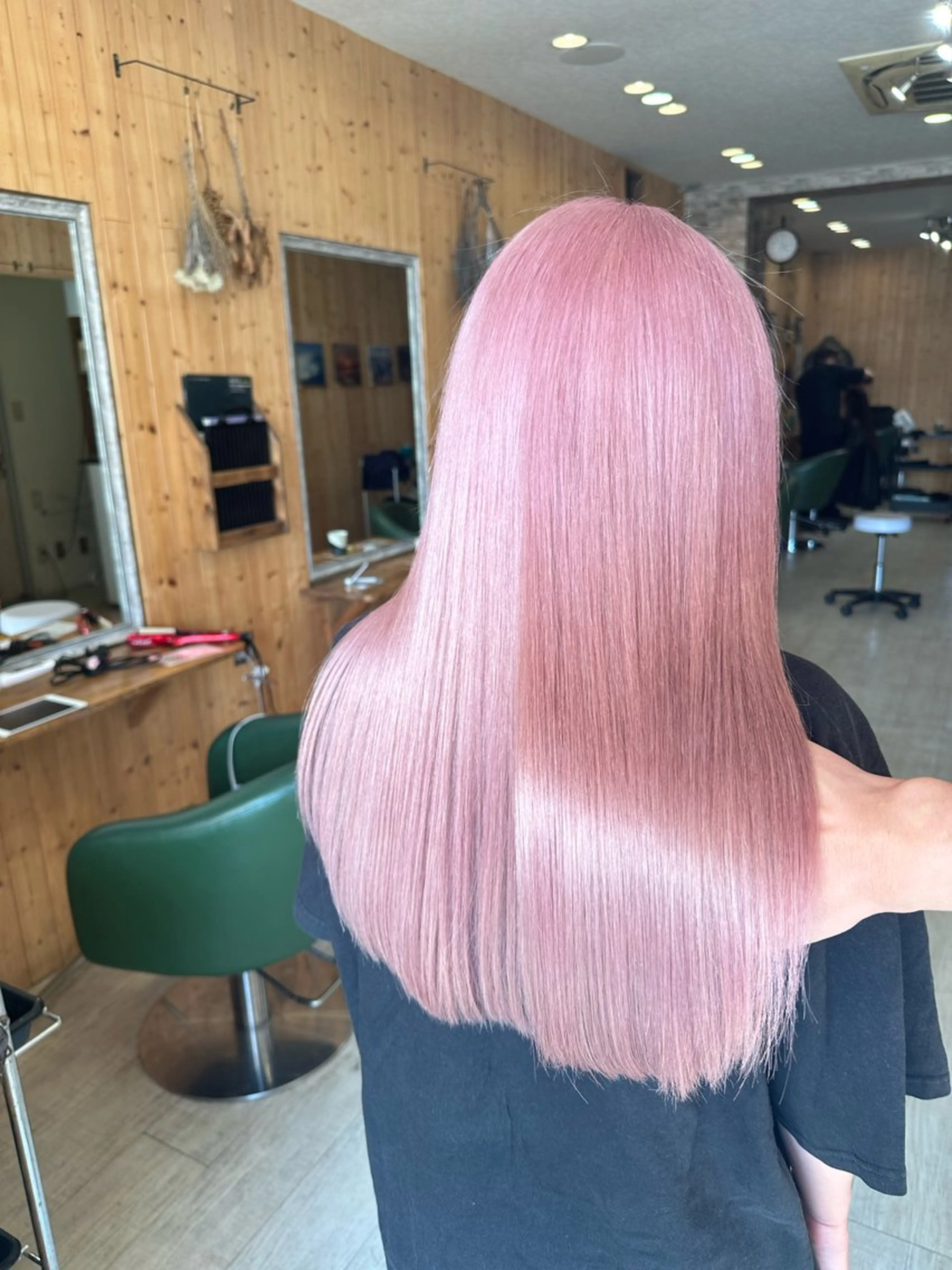 セミロング 韓国レイヤー外国人風 透明感カラー髪質改善のヘアスタイル