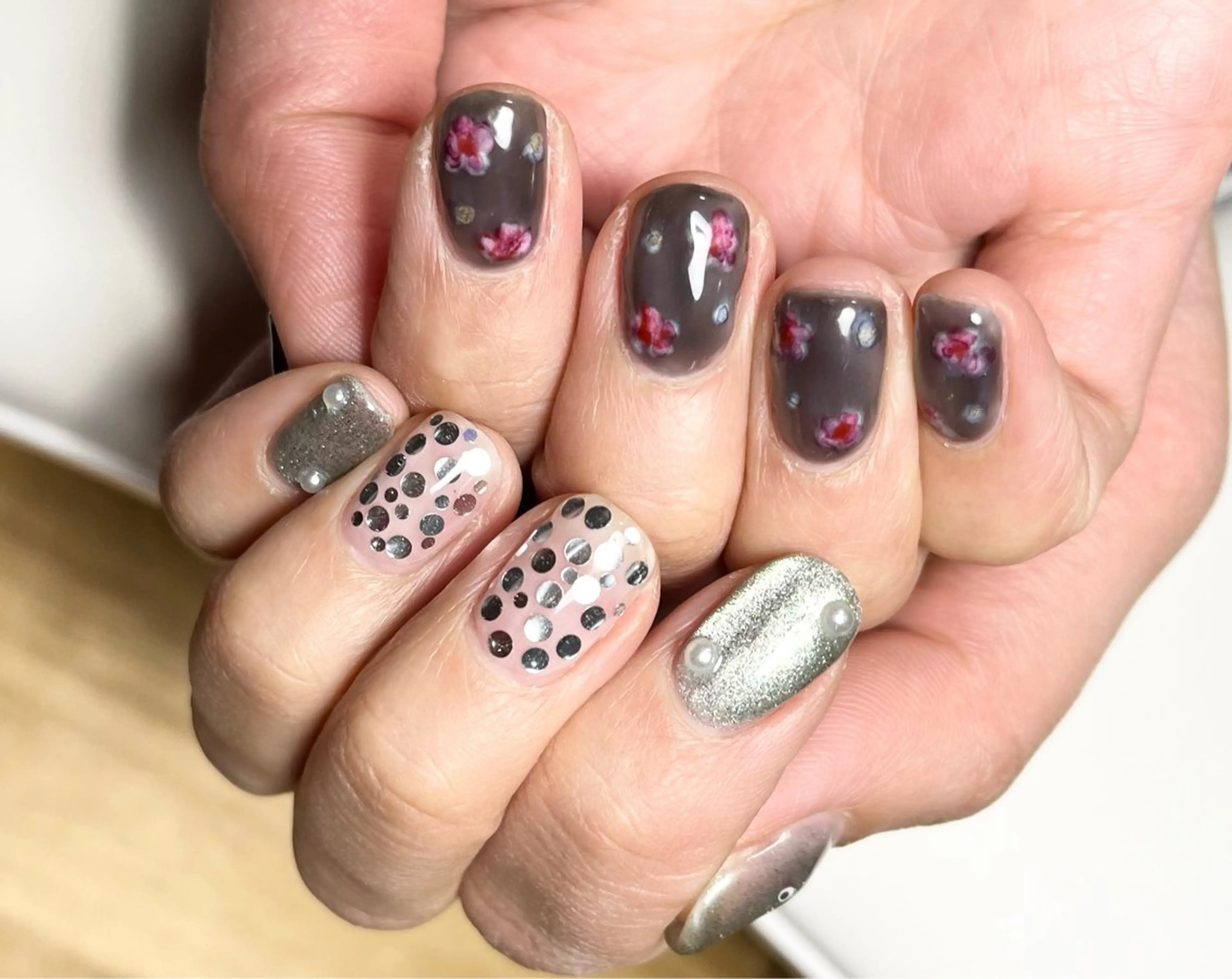 ネイル tsumeya ゆるかわ手描きネイルのネイルデザイン